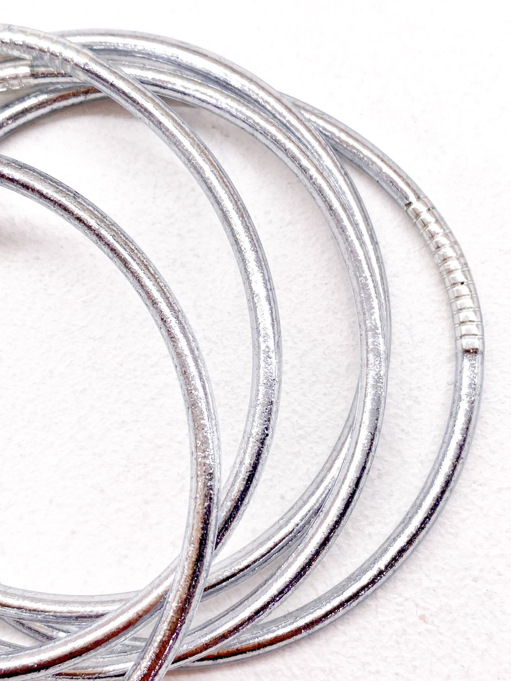 Bracelet bouddhiste fin Ikita en plusieurs couleurs