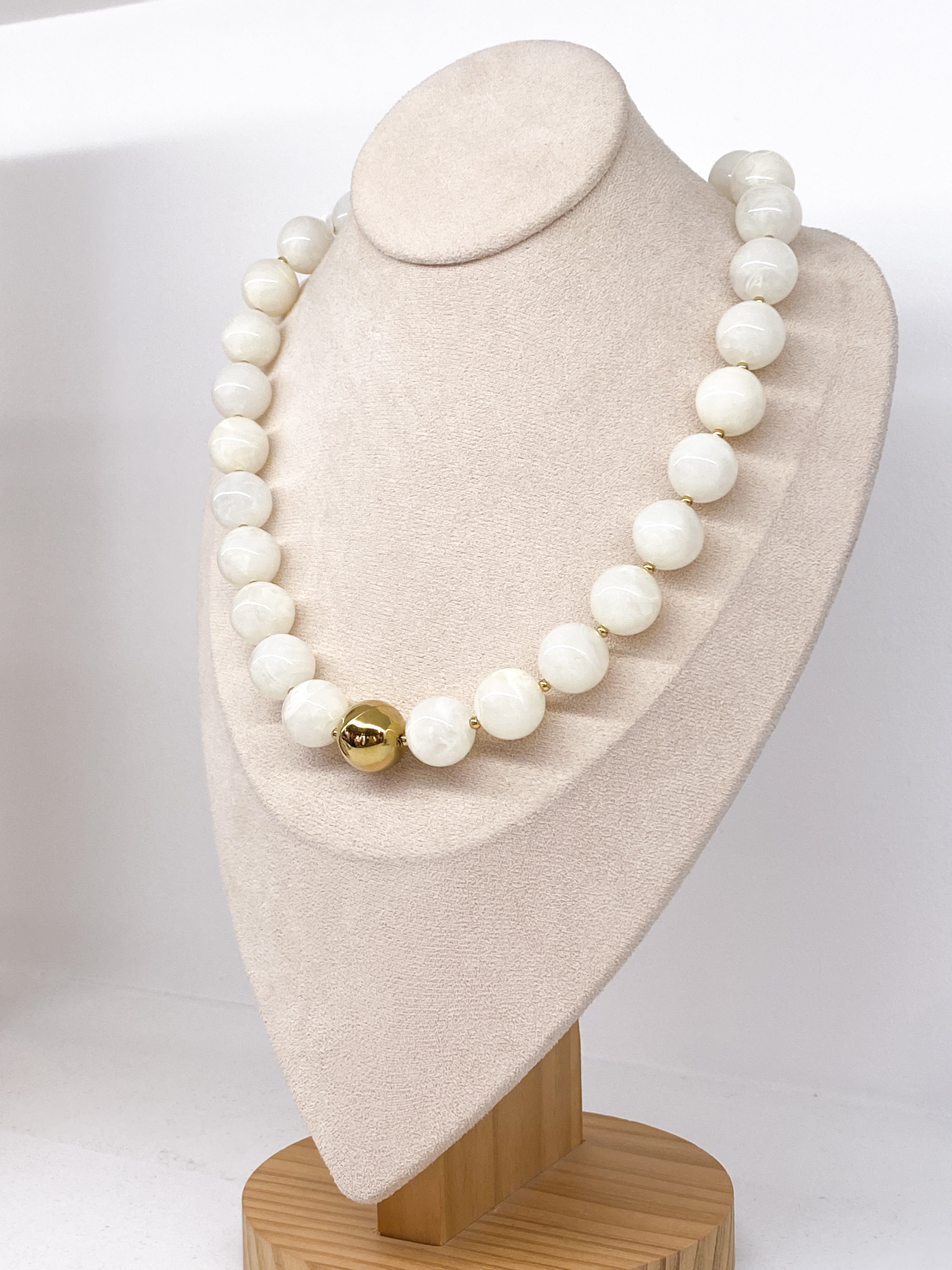 Collier perles rondes colorées en acétate
