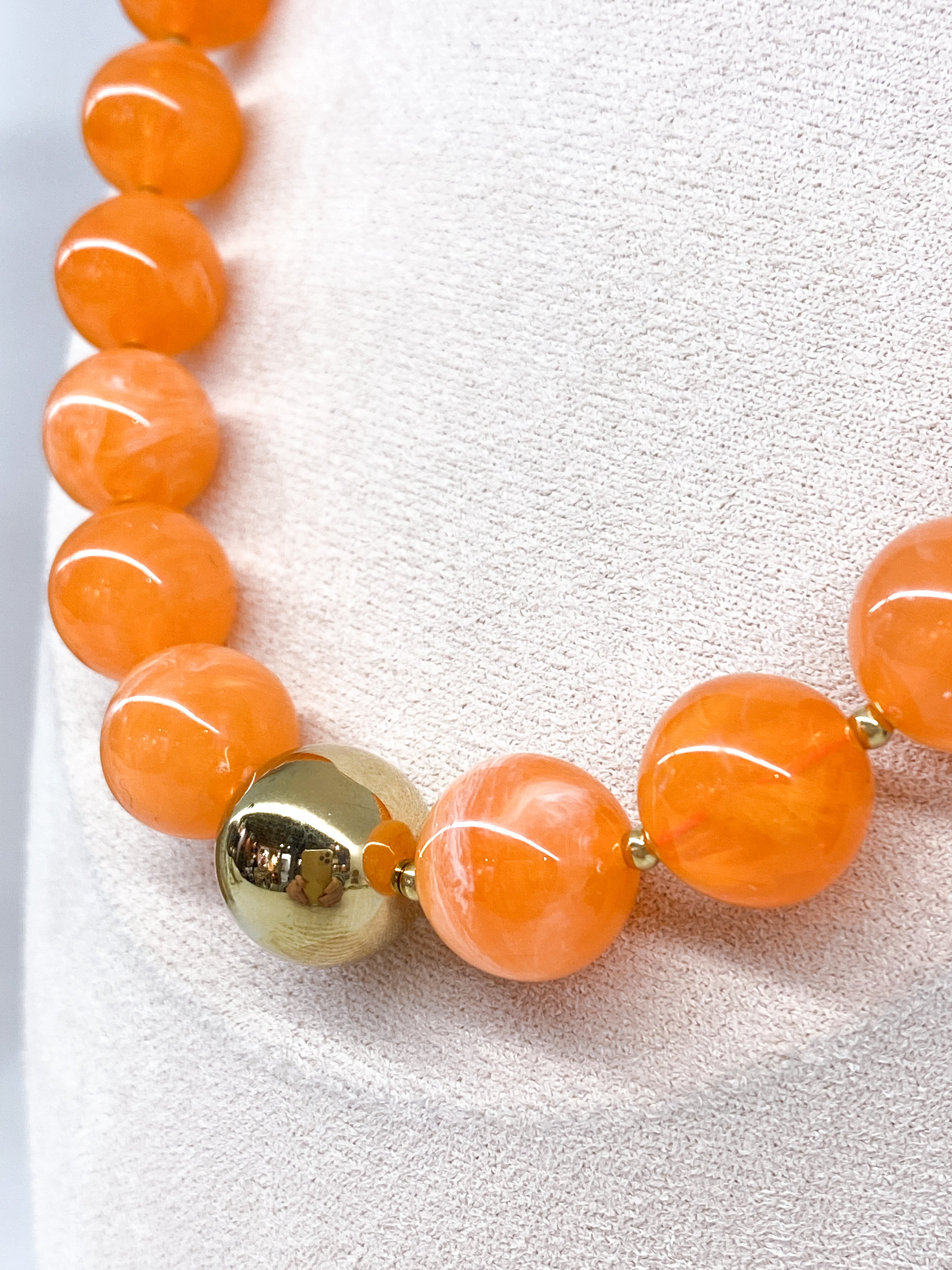 Collier perles rondes colorées en acétate