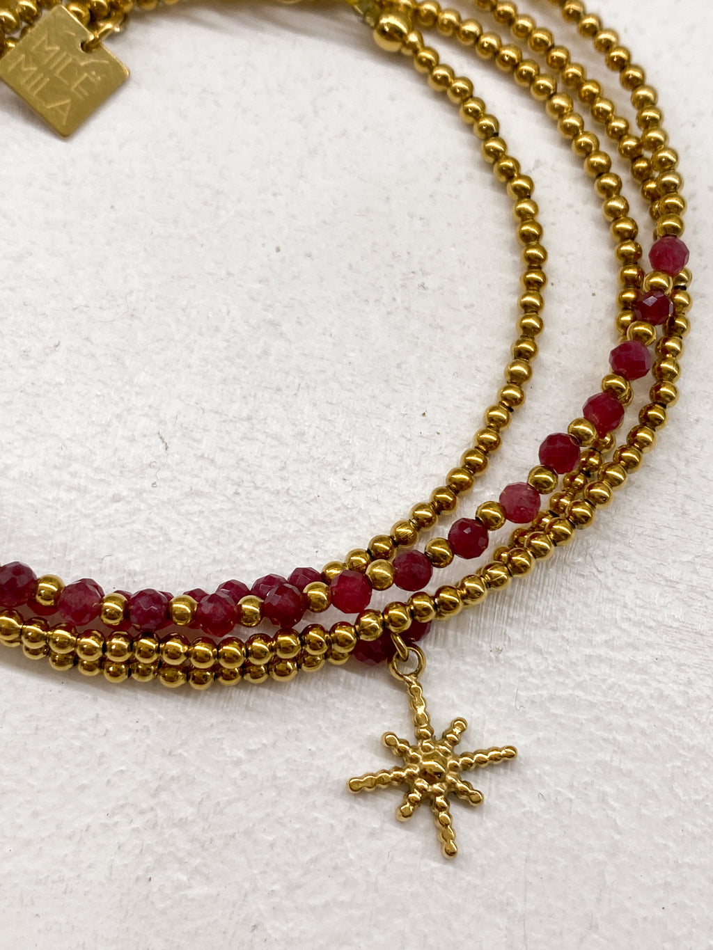 Bracelet étoile dorée et perles à 4 tours en plusieurs couleurs