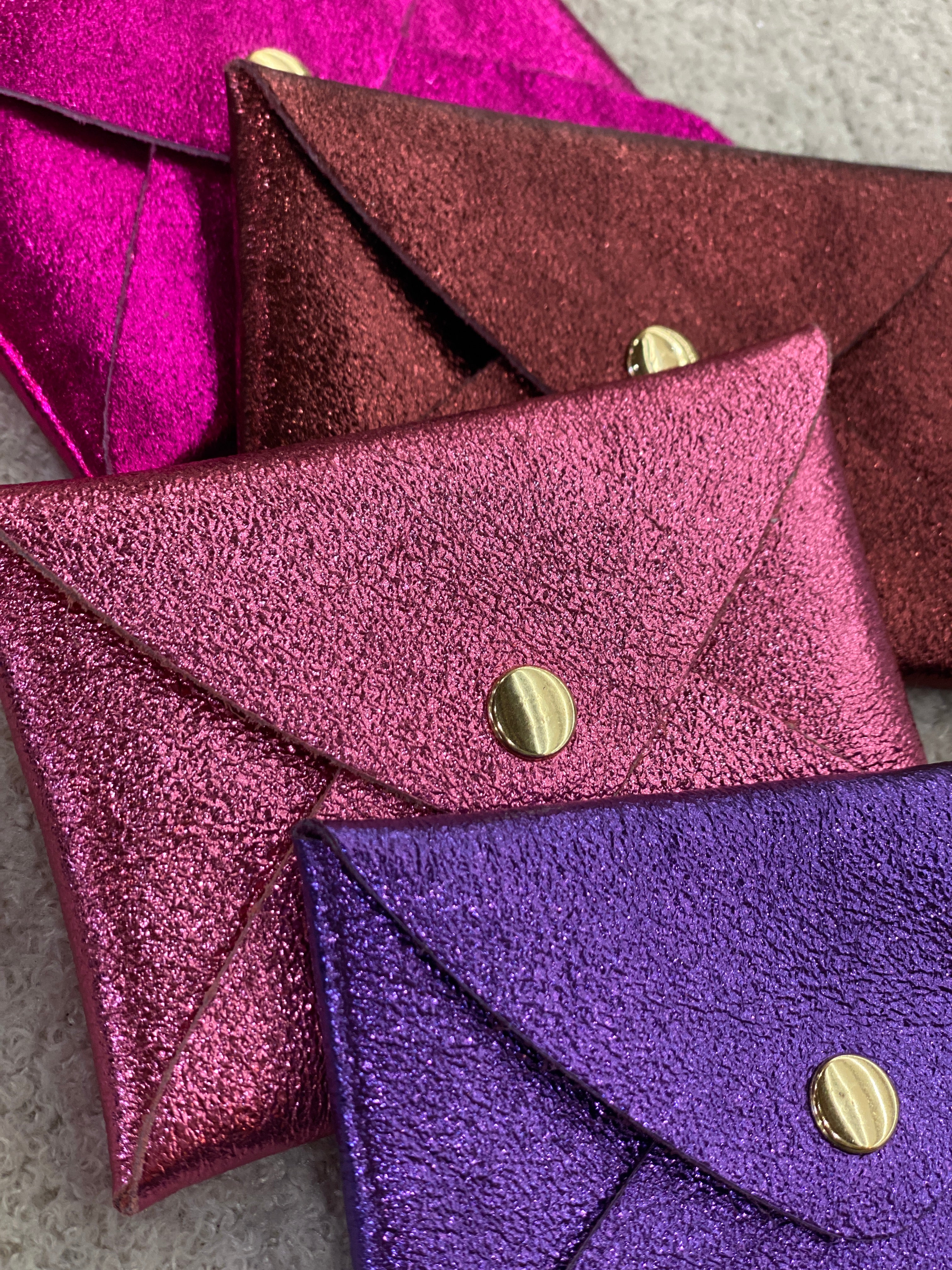 Porte-cartes en cuir de vachette rose et violet
