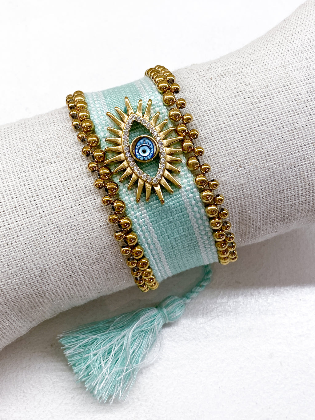 Bracelet femme large tressé avec œil grec et perles dorées