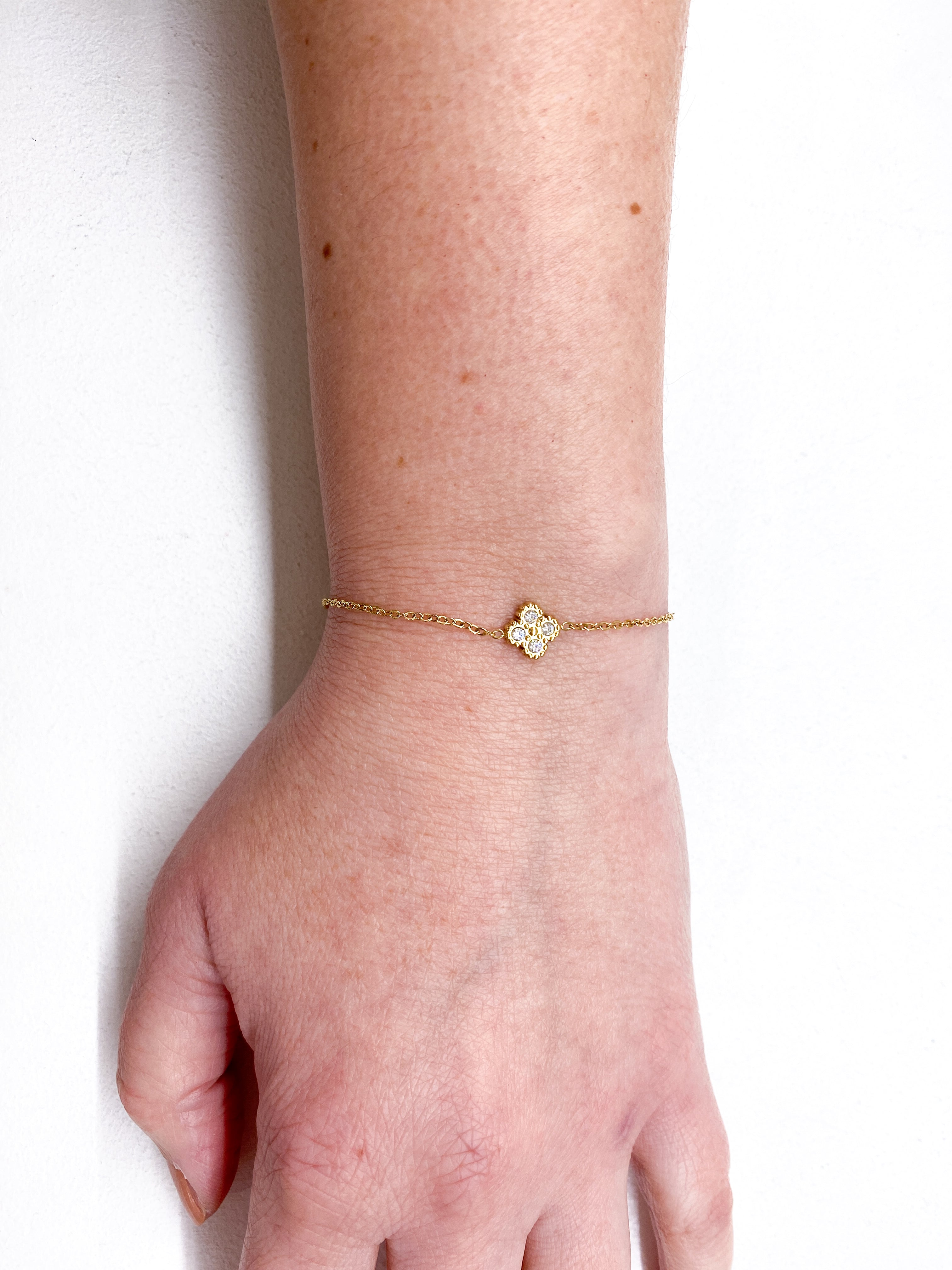 Bracelet fin en acier inoxydable à trèfle strassé