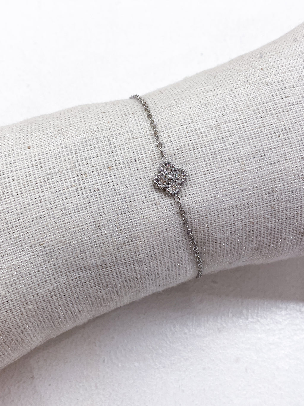 Bracelet fin en acier inoxydable à trèfle strassé