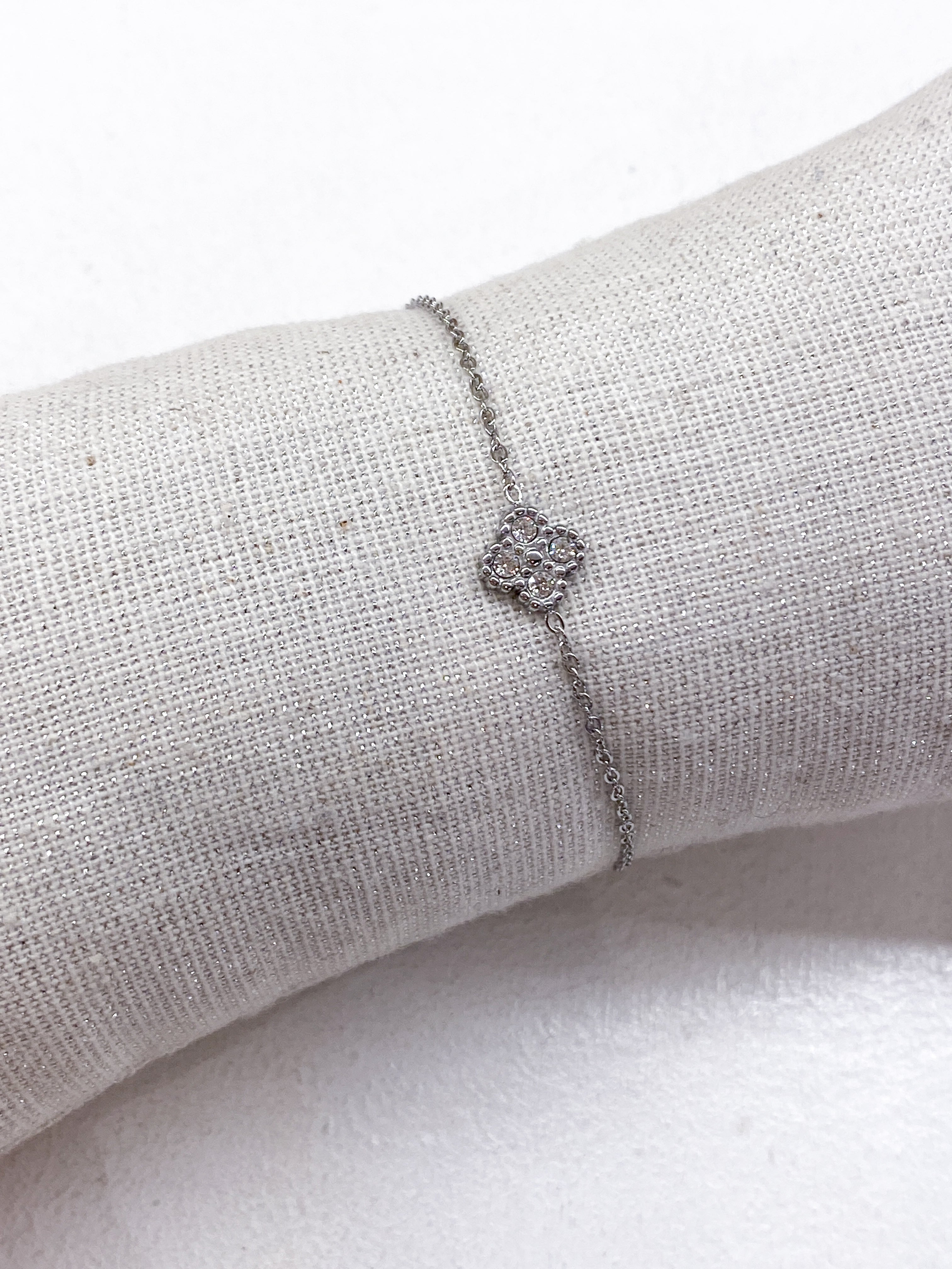 Bracelet fin en acier inoxydable à trèfle strassé