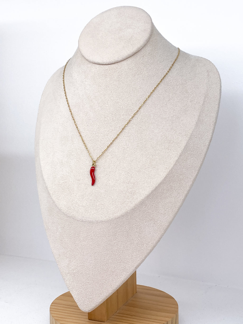 Collier fin avec pendentif piment rouge