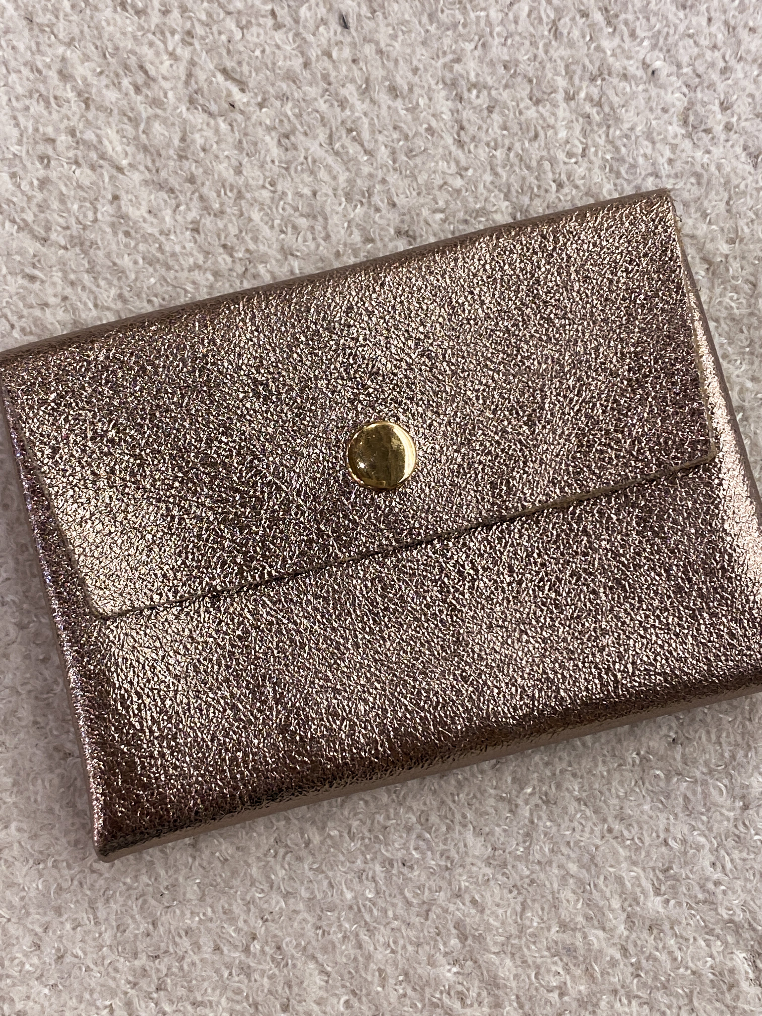 Porte-monnaie doré en cuir irisé