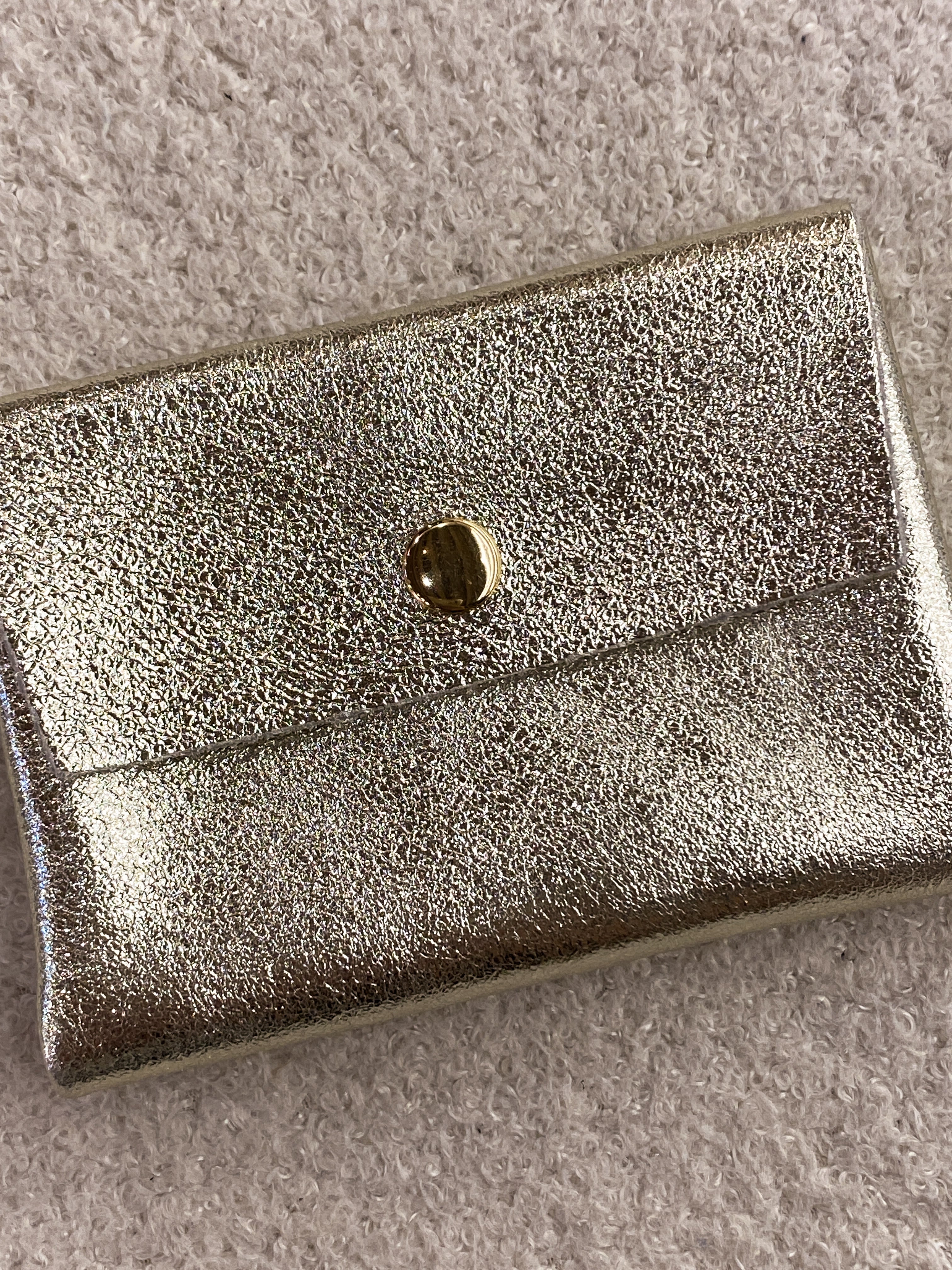 Porte-monnaie doré en cuir irisé