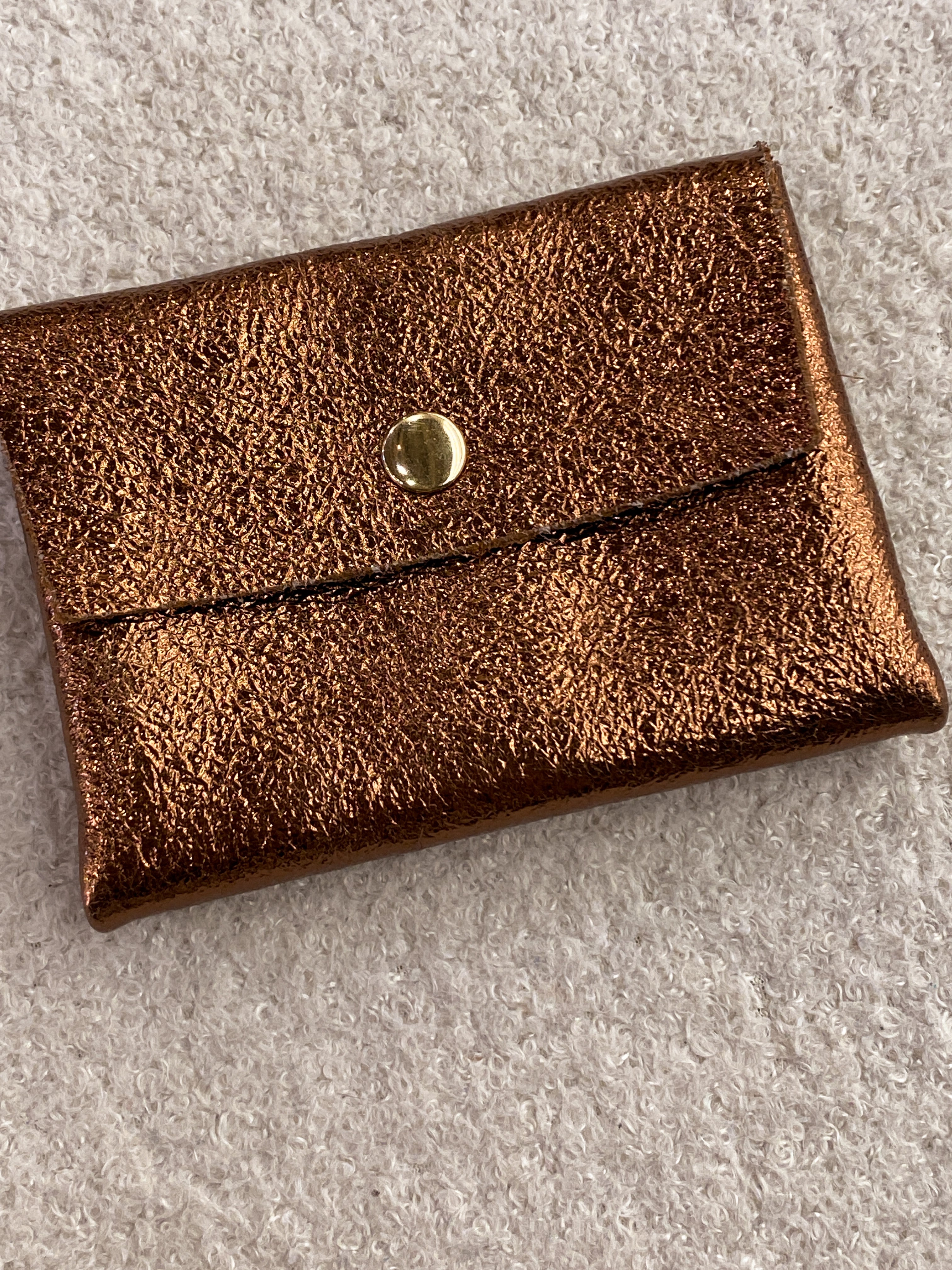 Porte-monnaie doré en cuir irisé