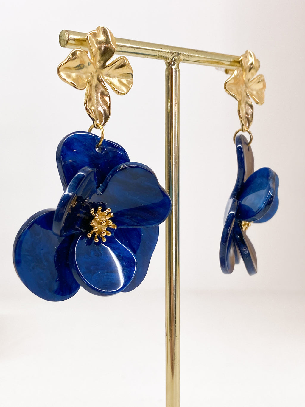 Boucles d’oreilles fleur en résine et acier inoxydable doré