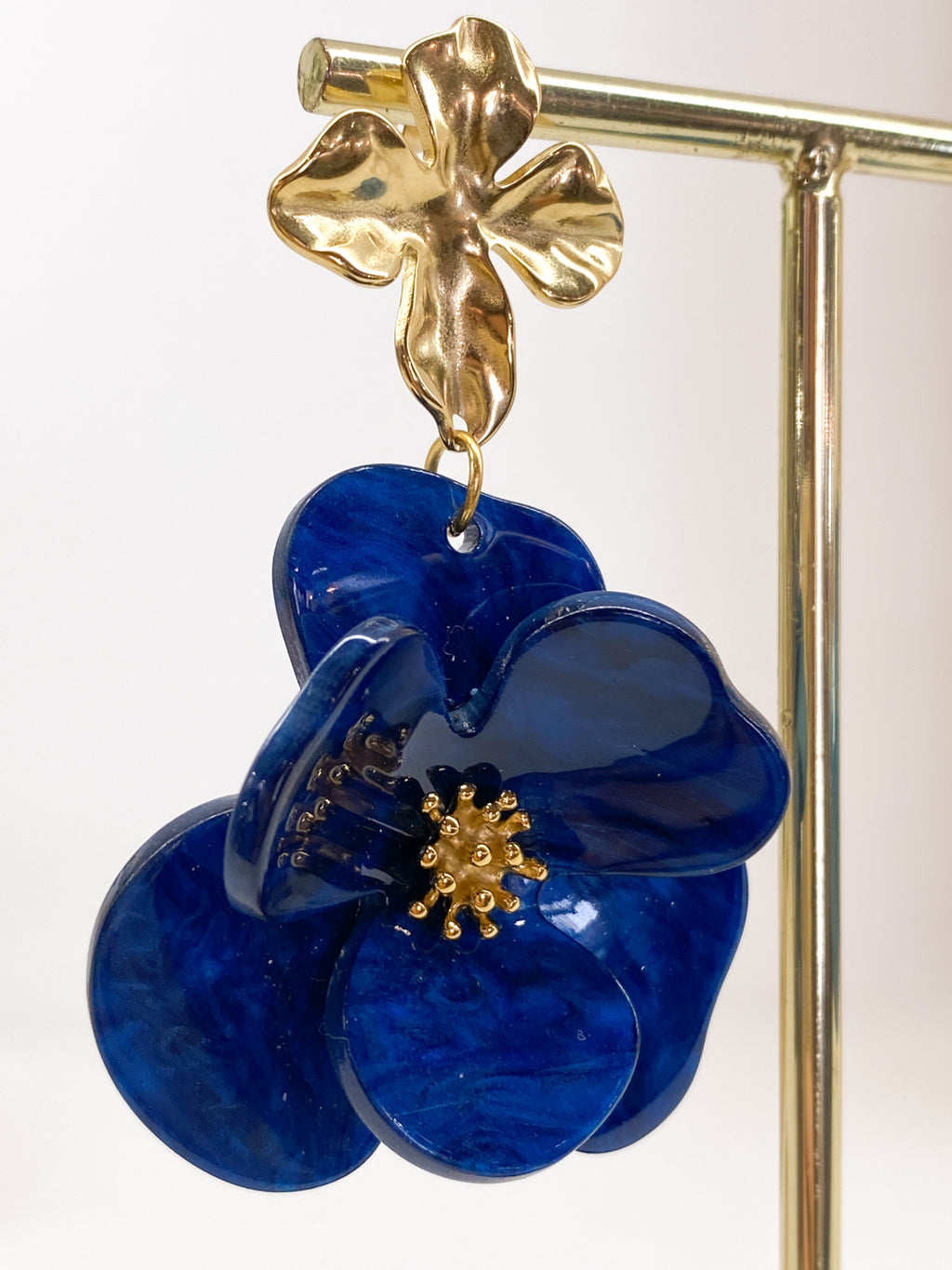 Boucles d’oreilles fleur en résine et acier inoxydable doré