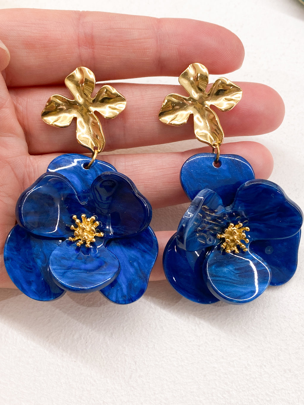 Boucles d’oreilles fleur en résine et acier inoxydable doré