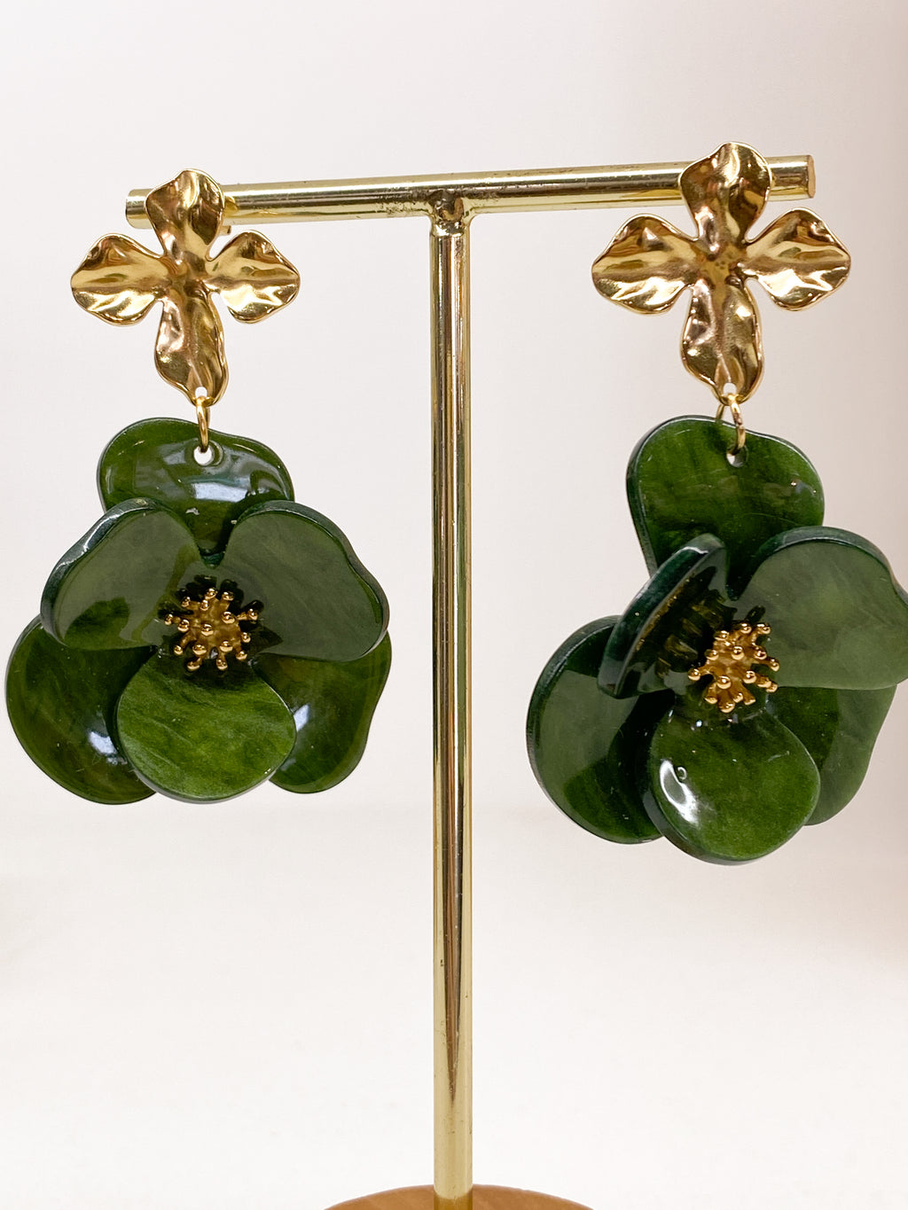 Boucles d’oreilles fleur en résine et acier inoxydable doré