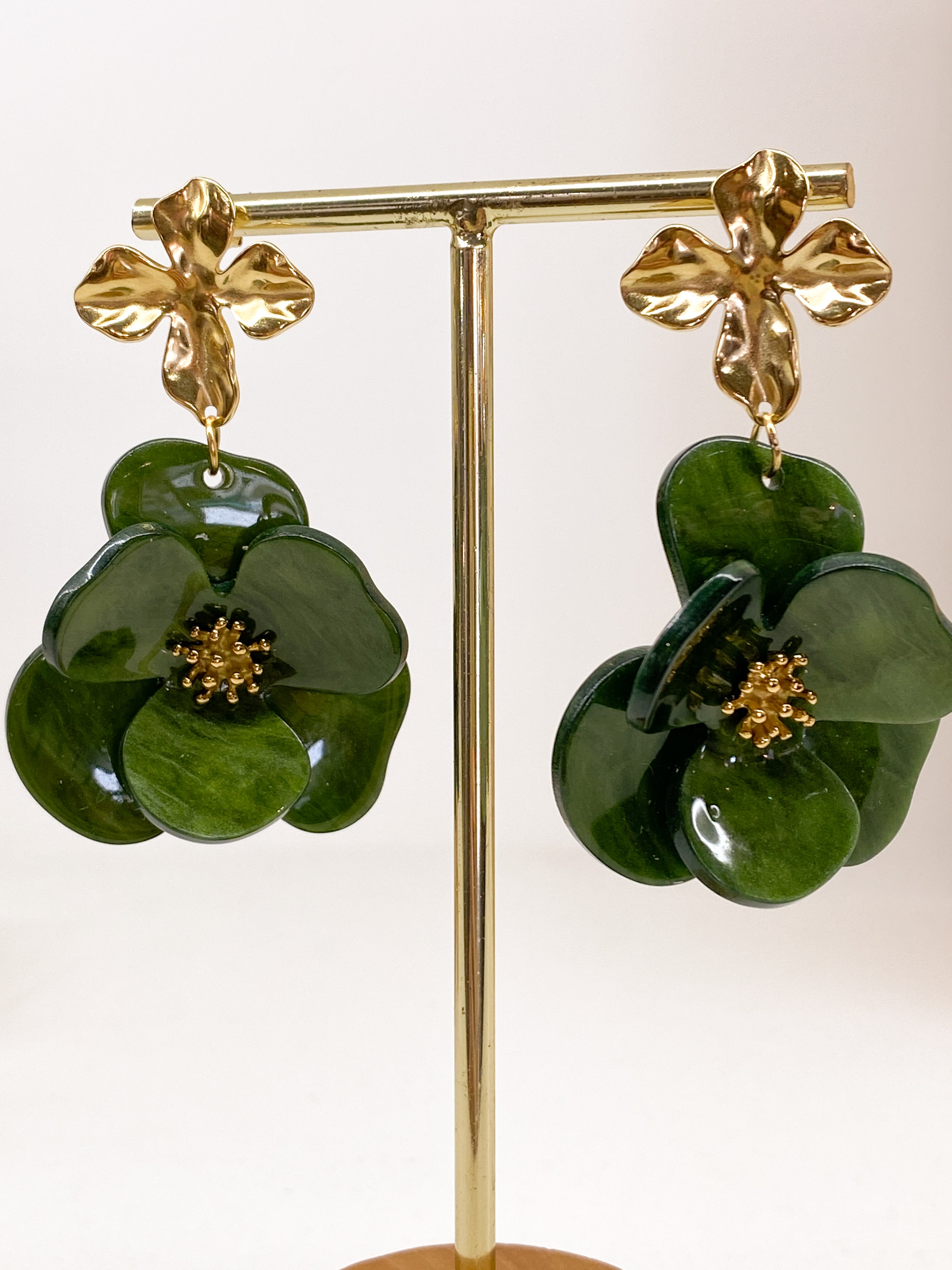 Boucles d’oreilles fleur en résine et acier inoxydable doré