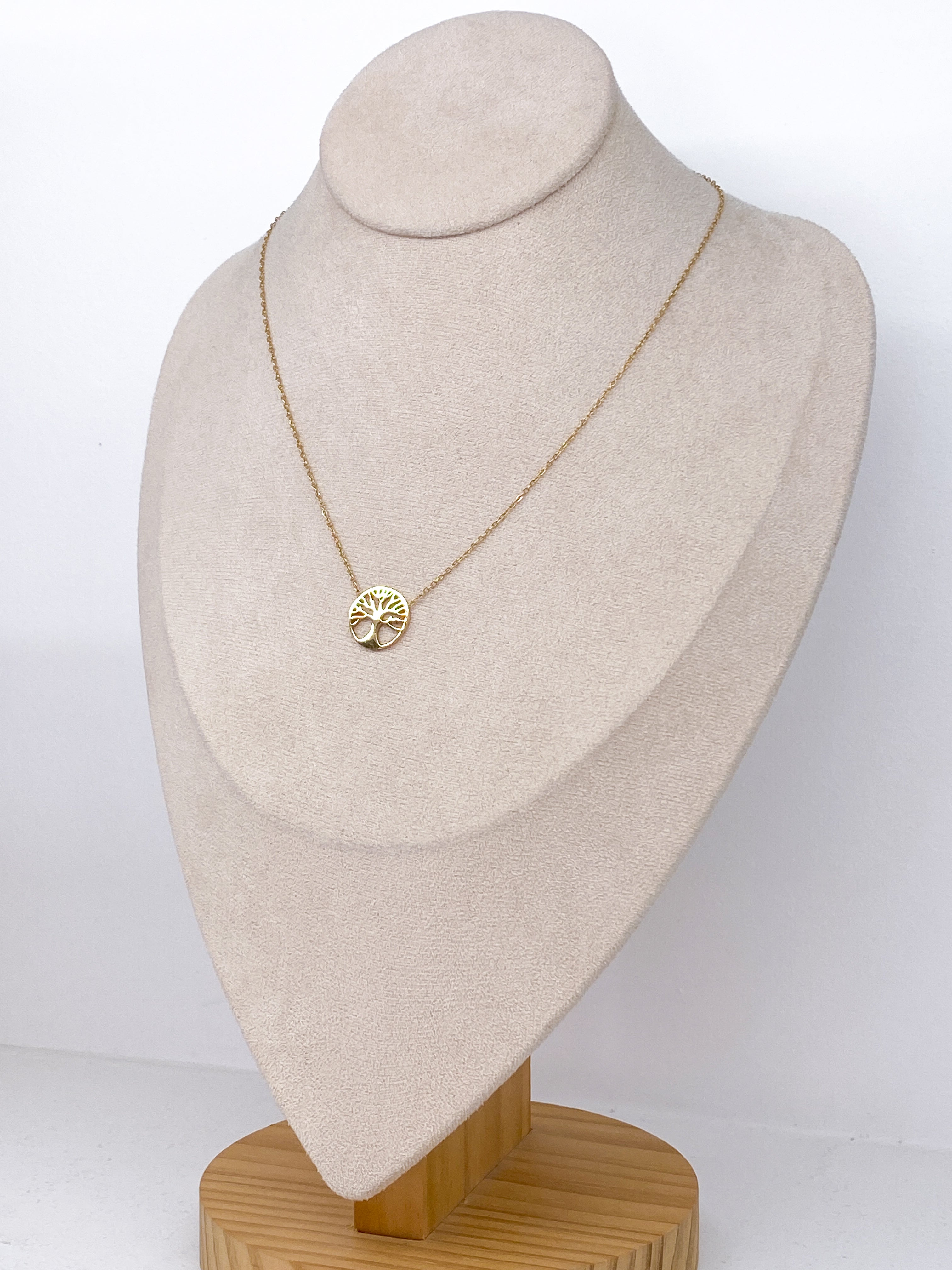 Collier fin avec pendentif arbre de vie ajouré