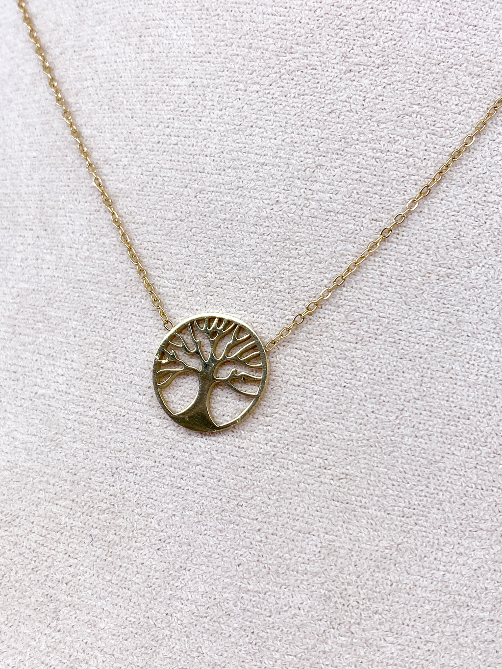 Collier fin avec pendentif arbre de vie ajouré
