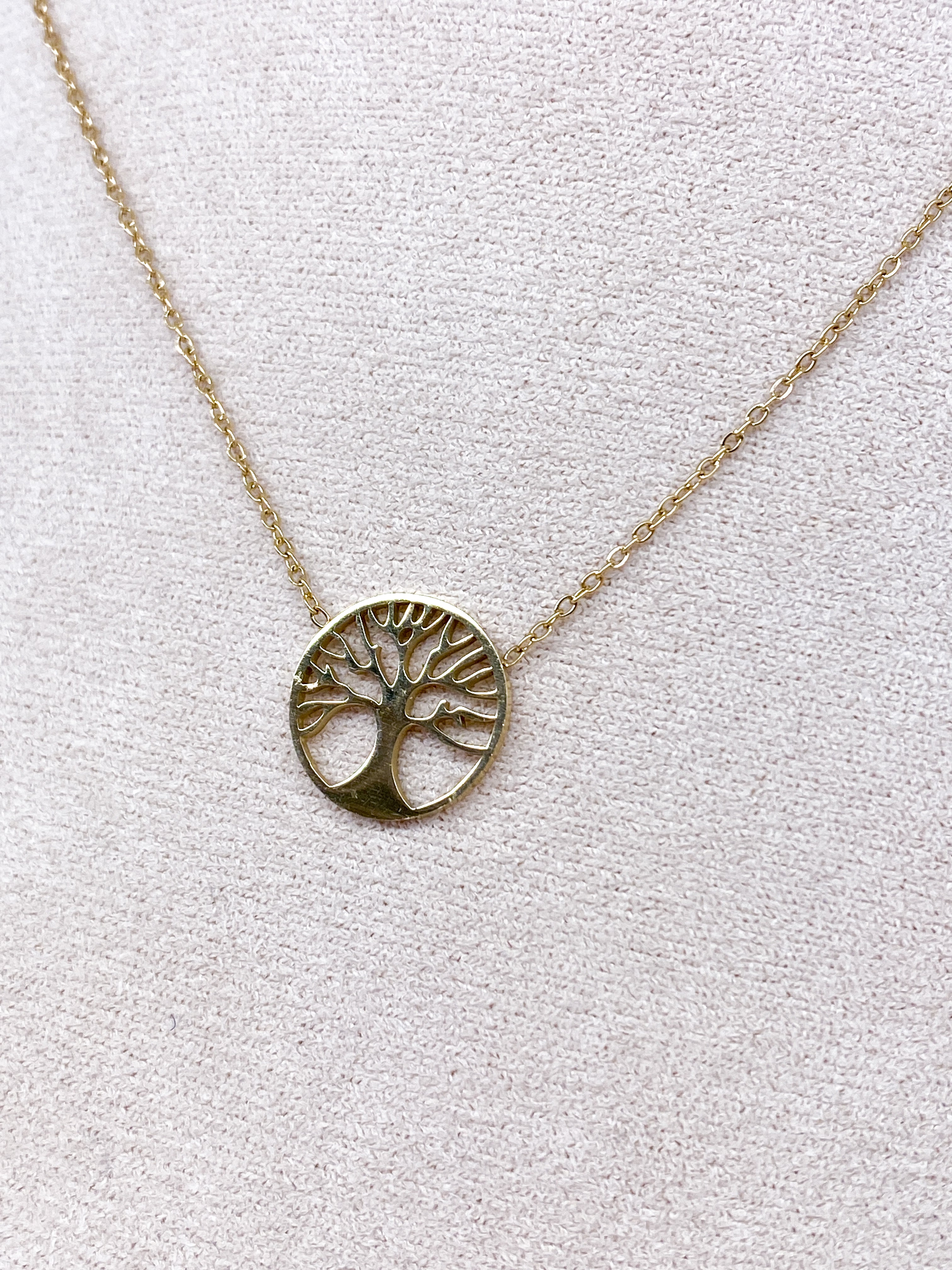 Collier fin avec pendentif arbre de vie ajouré