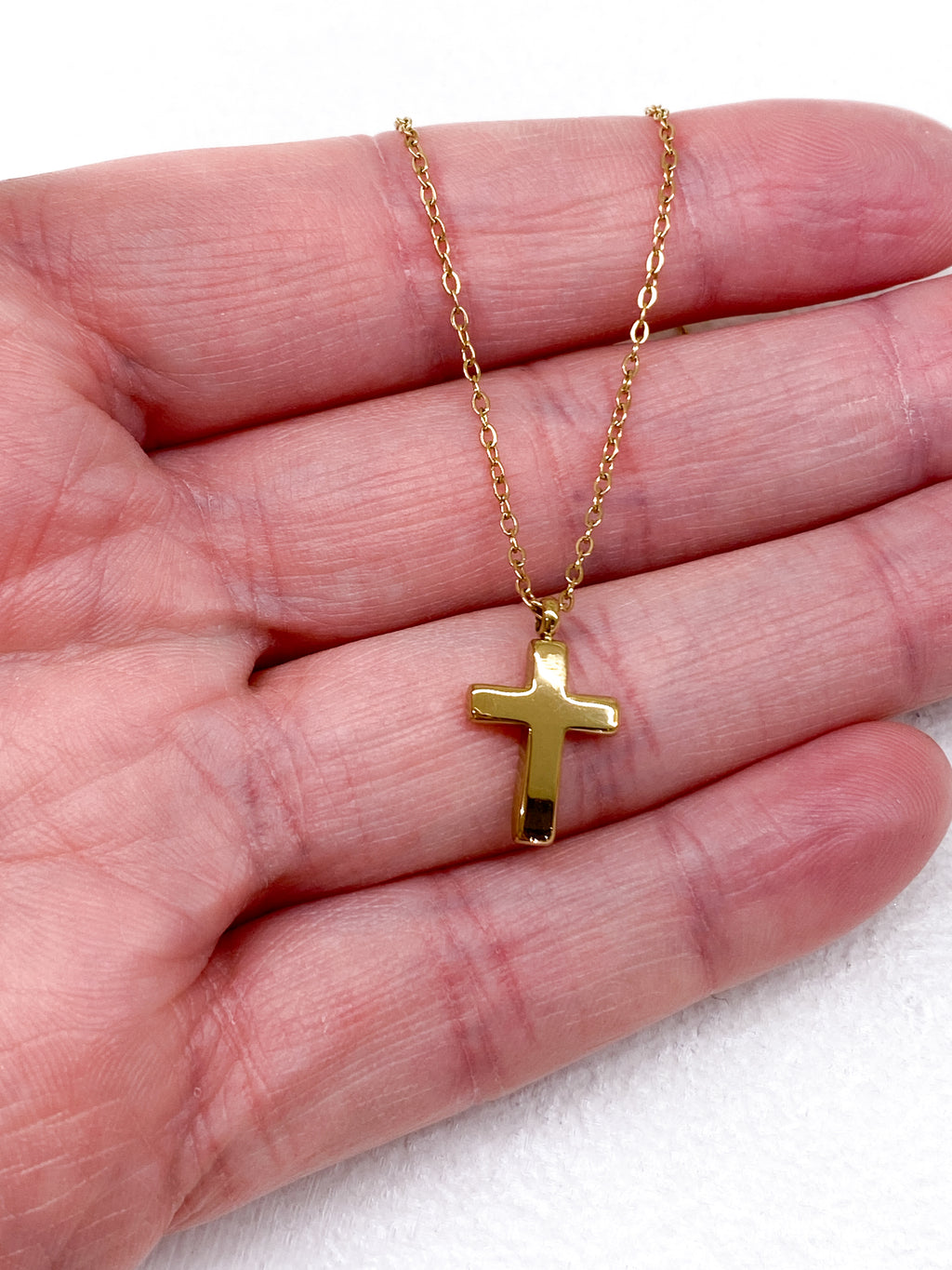 Collier fin en acier inoxydable avec croix lisse