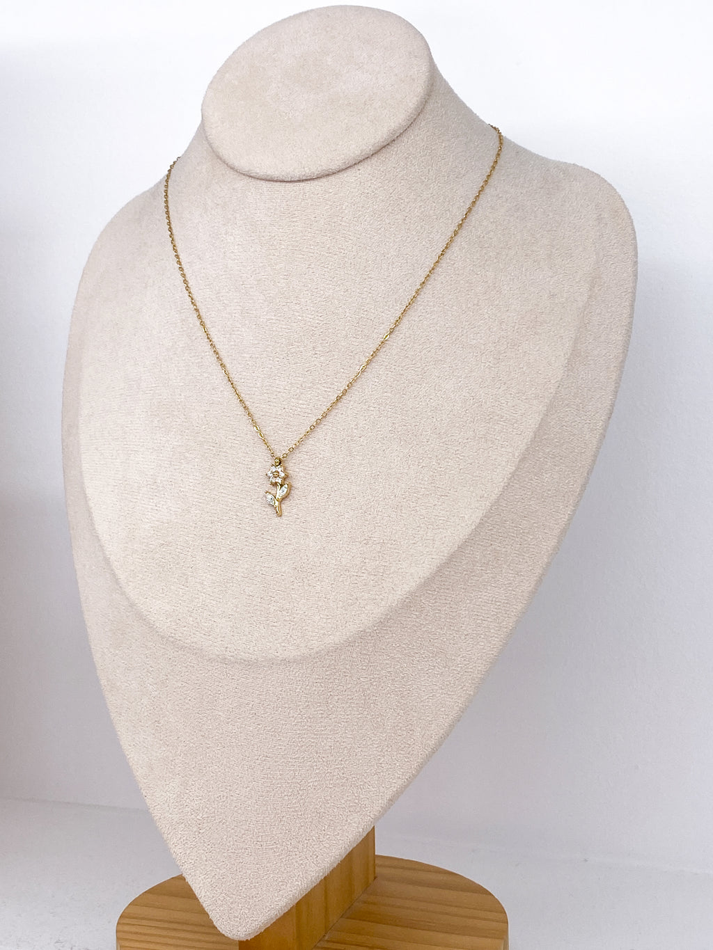 Collier fin doré fleur avec strass zircon
