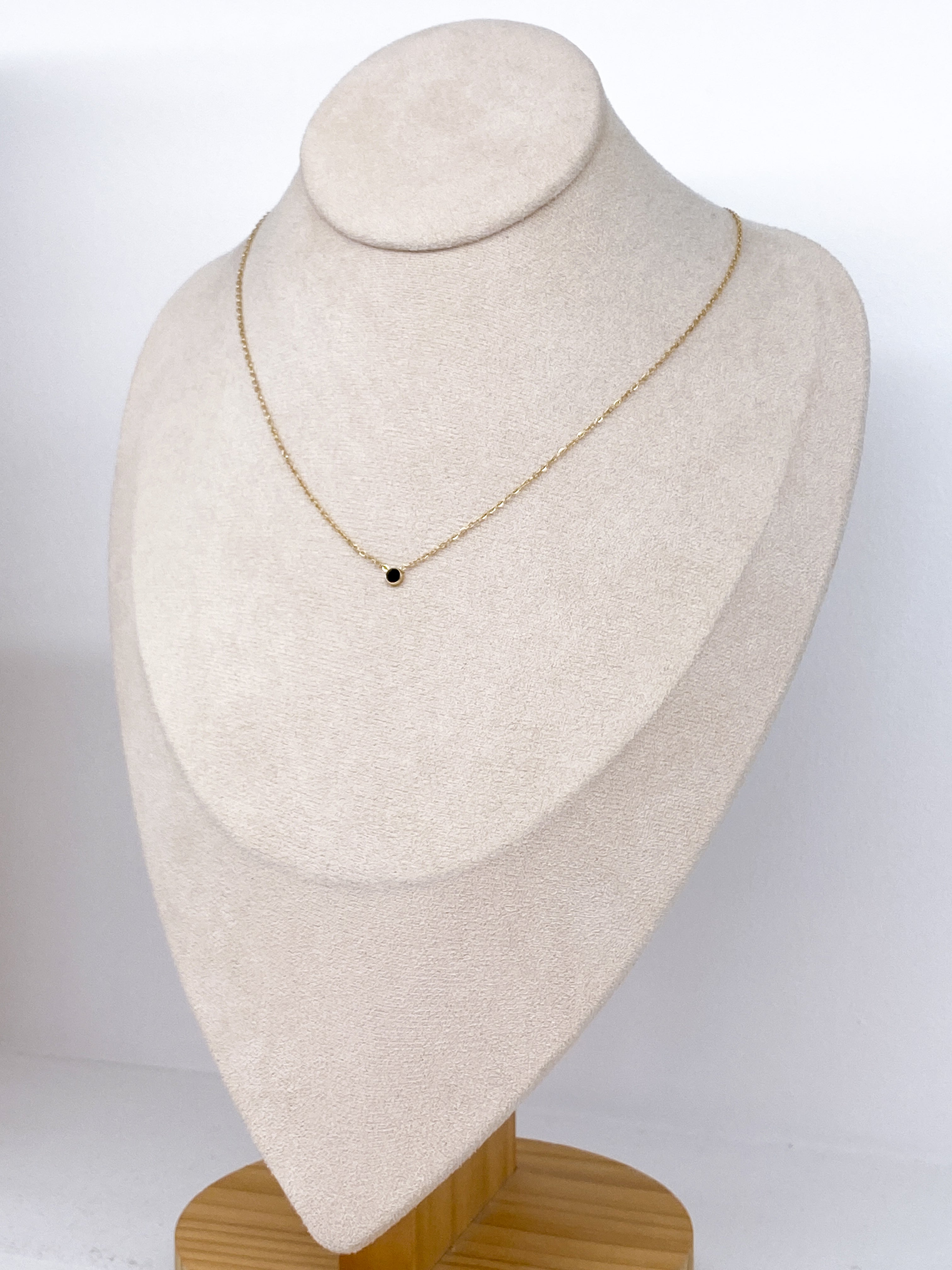 Collier fin en acier inoxydable doré avec strass noir