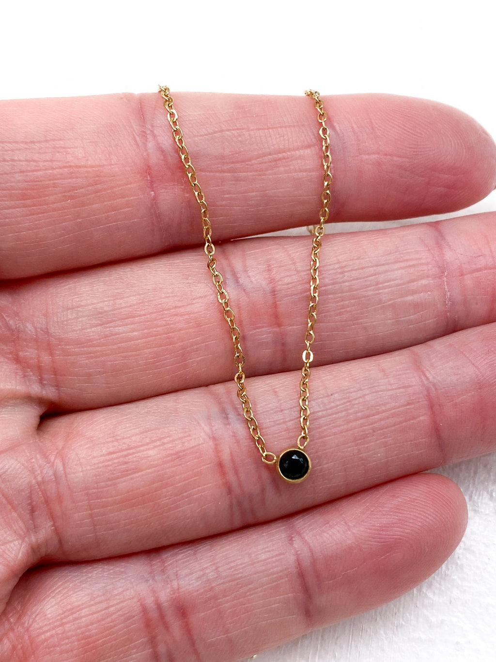 Collier fin en acier inoxydable doré avec strass noir