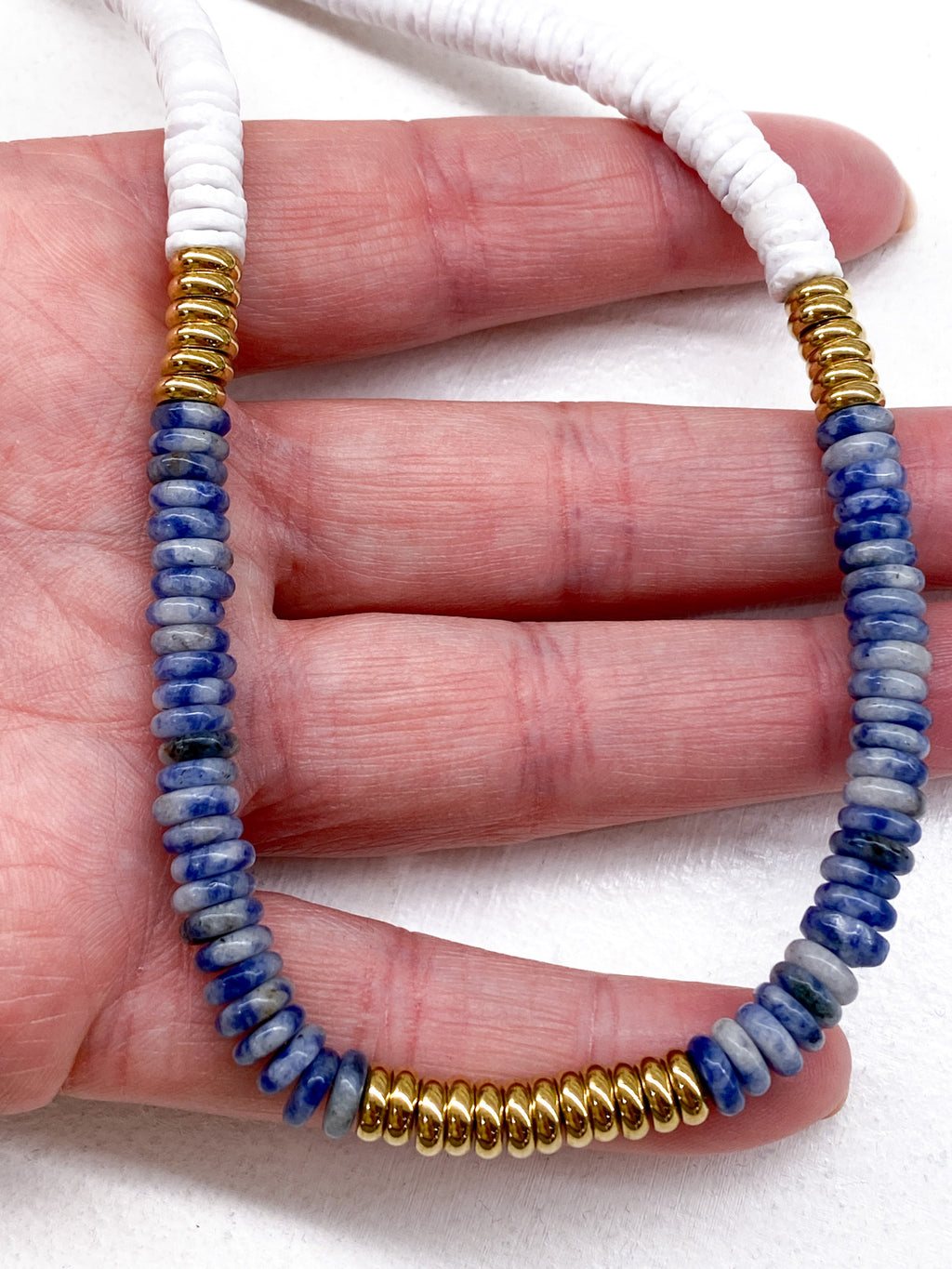 Collier choker perles disques pierres naturelles et coquillage