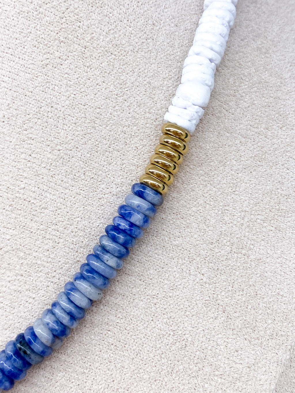 Collier choker perles disques pierres naturelles et coquillage