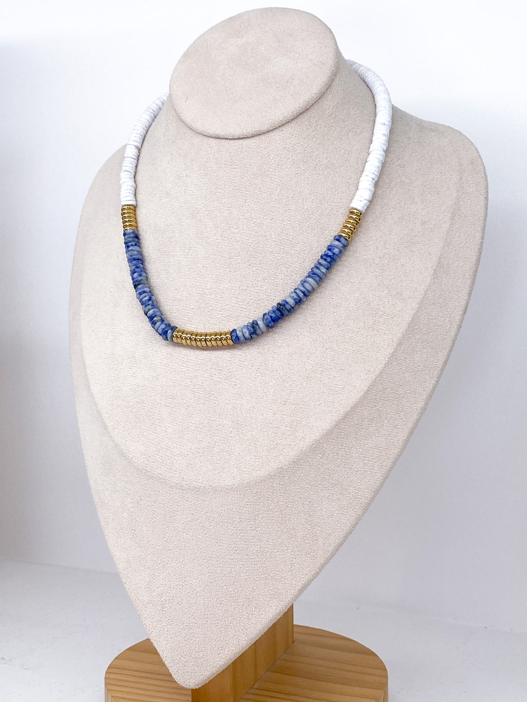 Collier choker perles disques pierres naturelles et coquillage