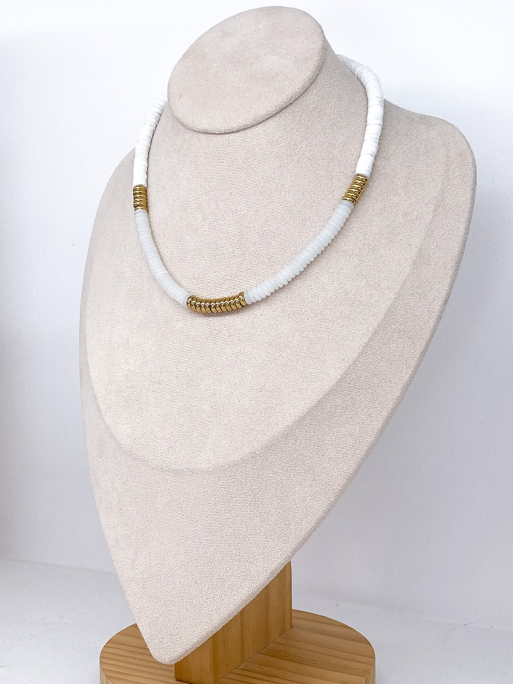 Collier choker perles disques pierres naturelles et coquillage