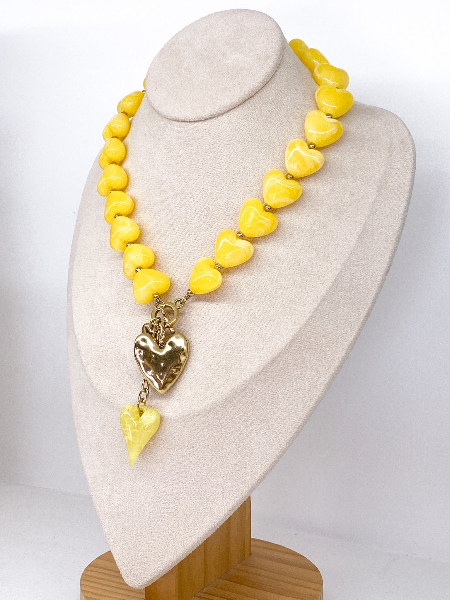 Collier femme à perles cœur en acétate coloré