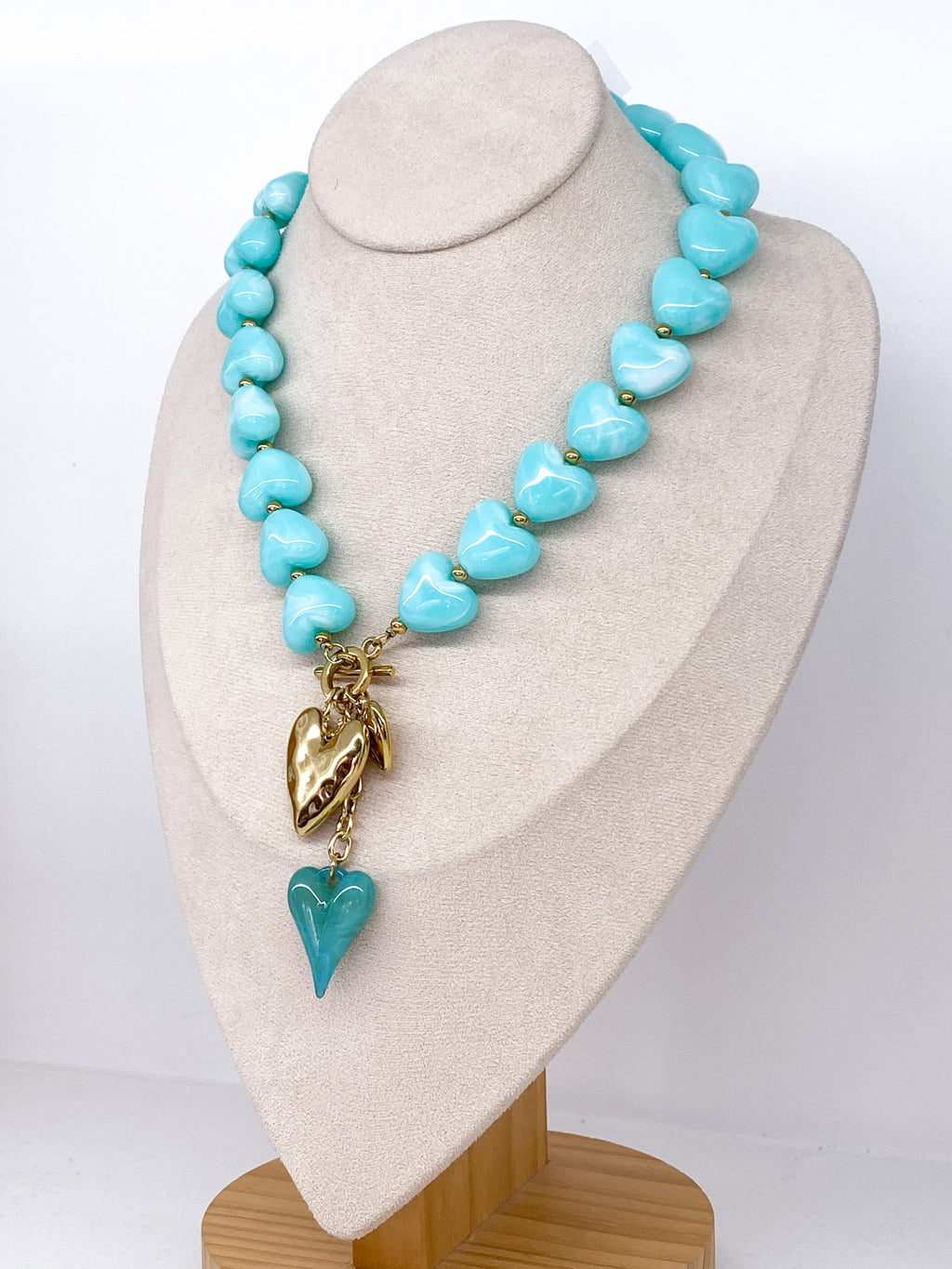 Collier femme à perles cœur en acétate coloré