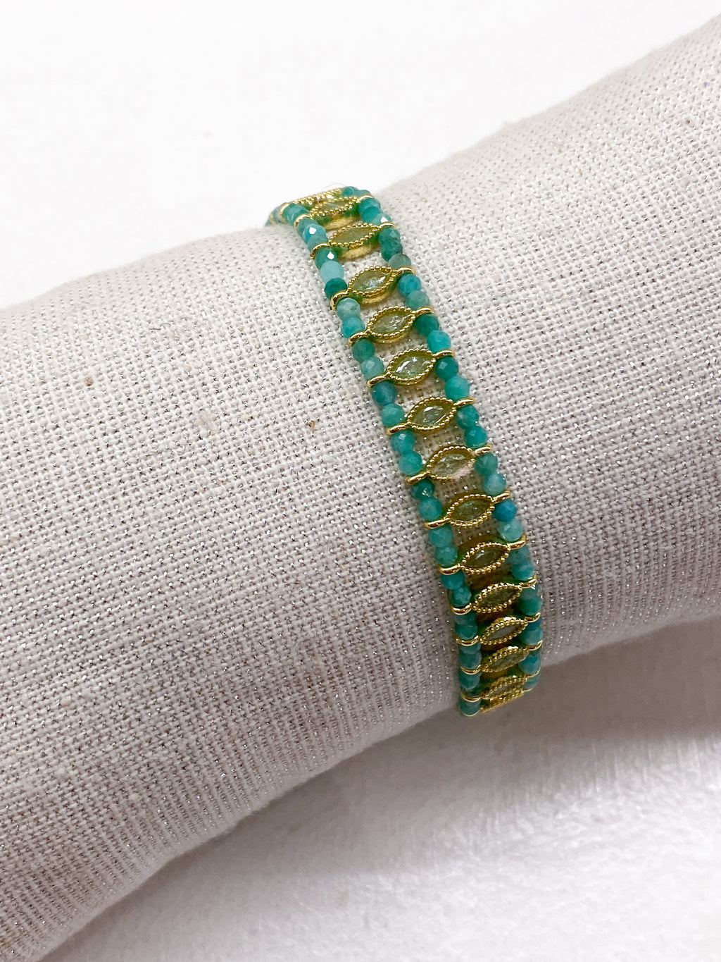 Bracelet femme à nœud coulissant avec pierres naturelles colorées
