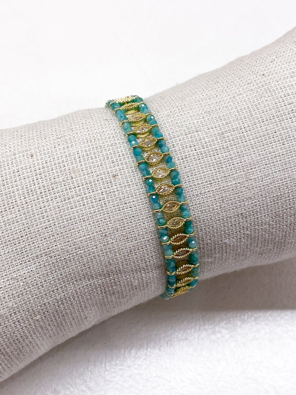 Bracelet femme à nœud coulissant avec pierres naturelles colorées