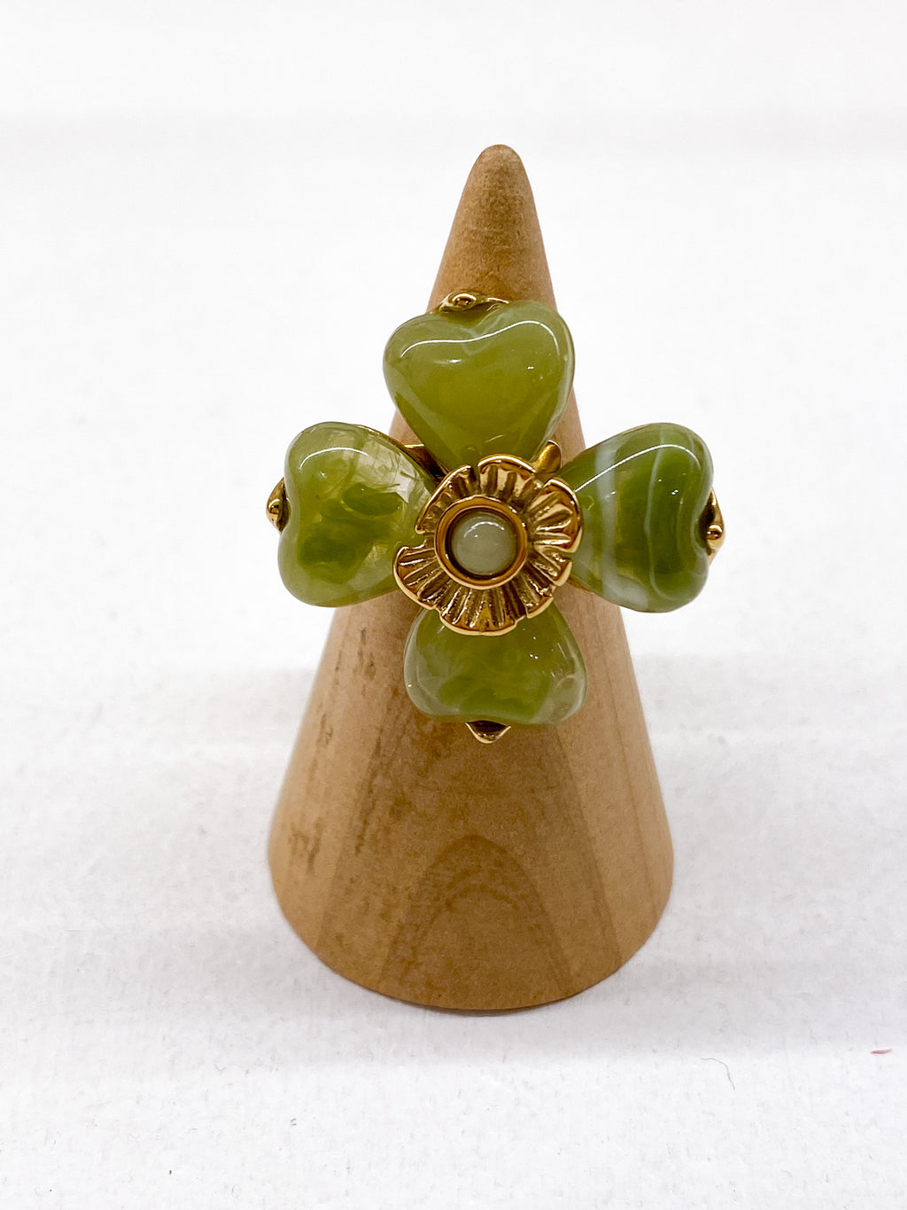 Bague doré avec fleur verte en acétate marbré