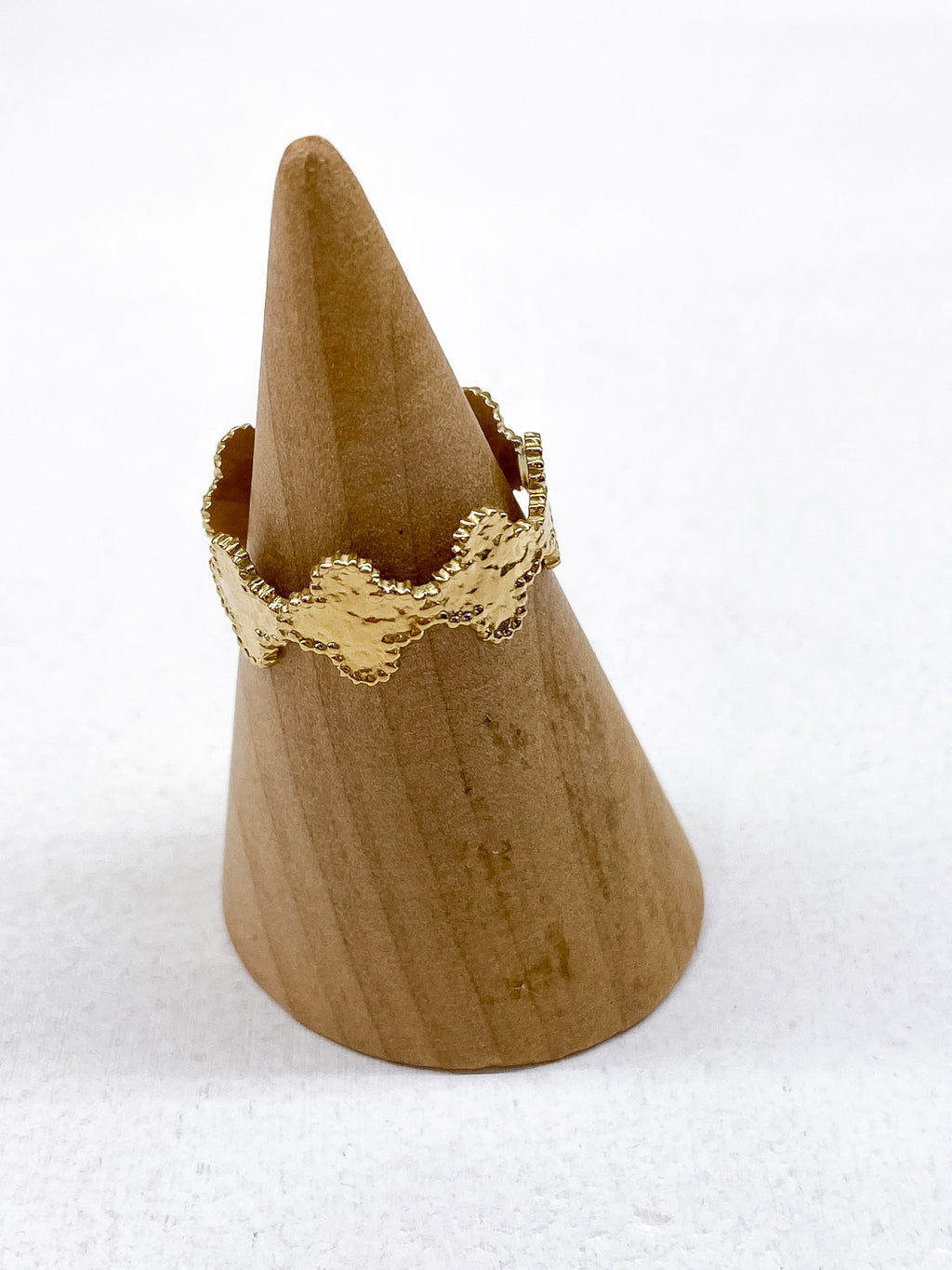 Bague fine en acier inoxydable trèfles martelés
