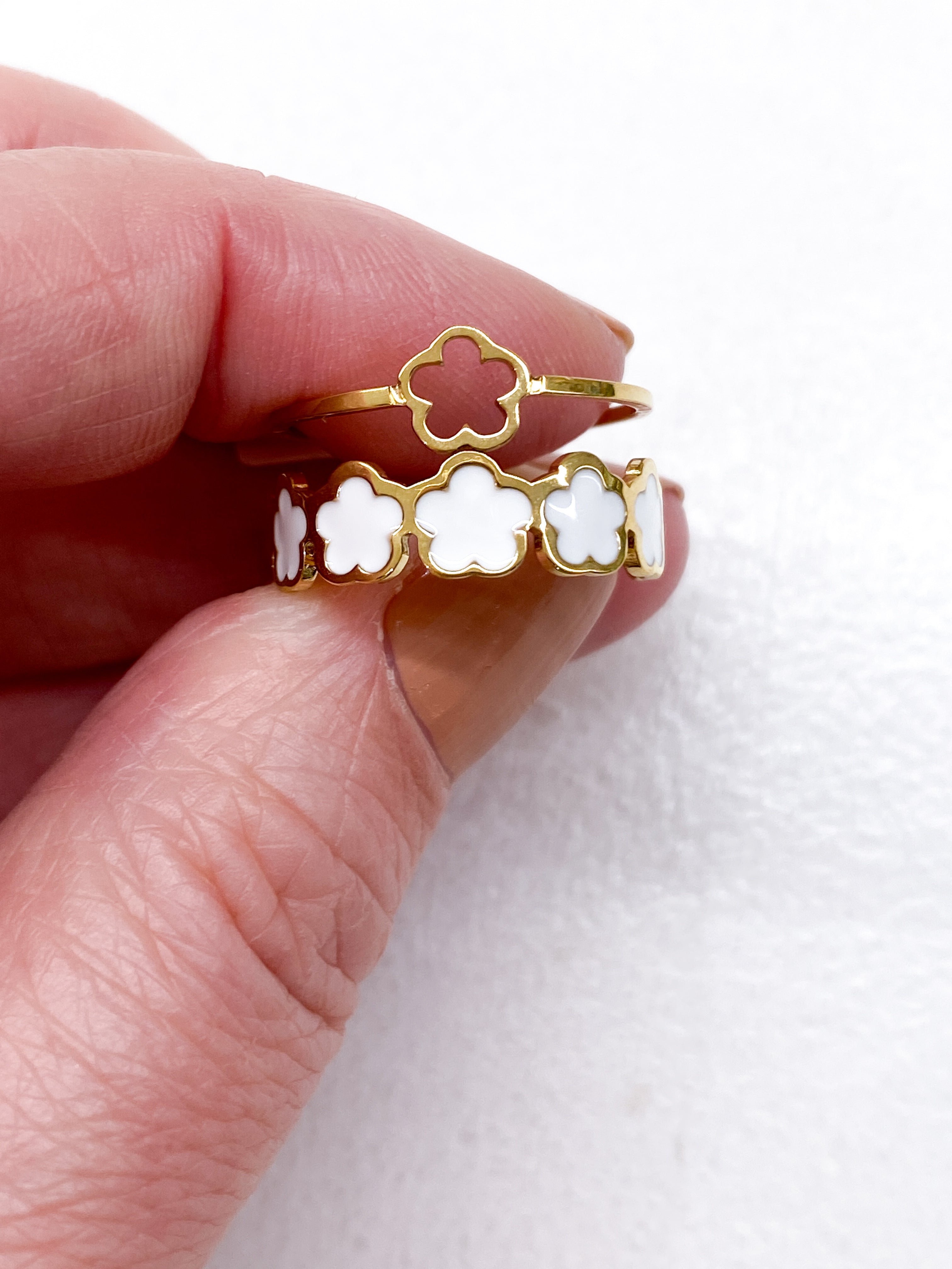 Bague doré double rang trèfles émail blanc