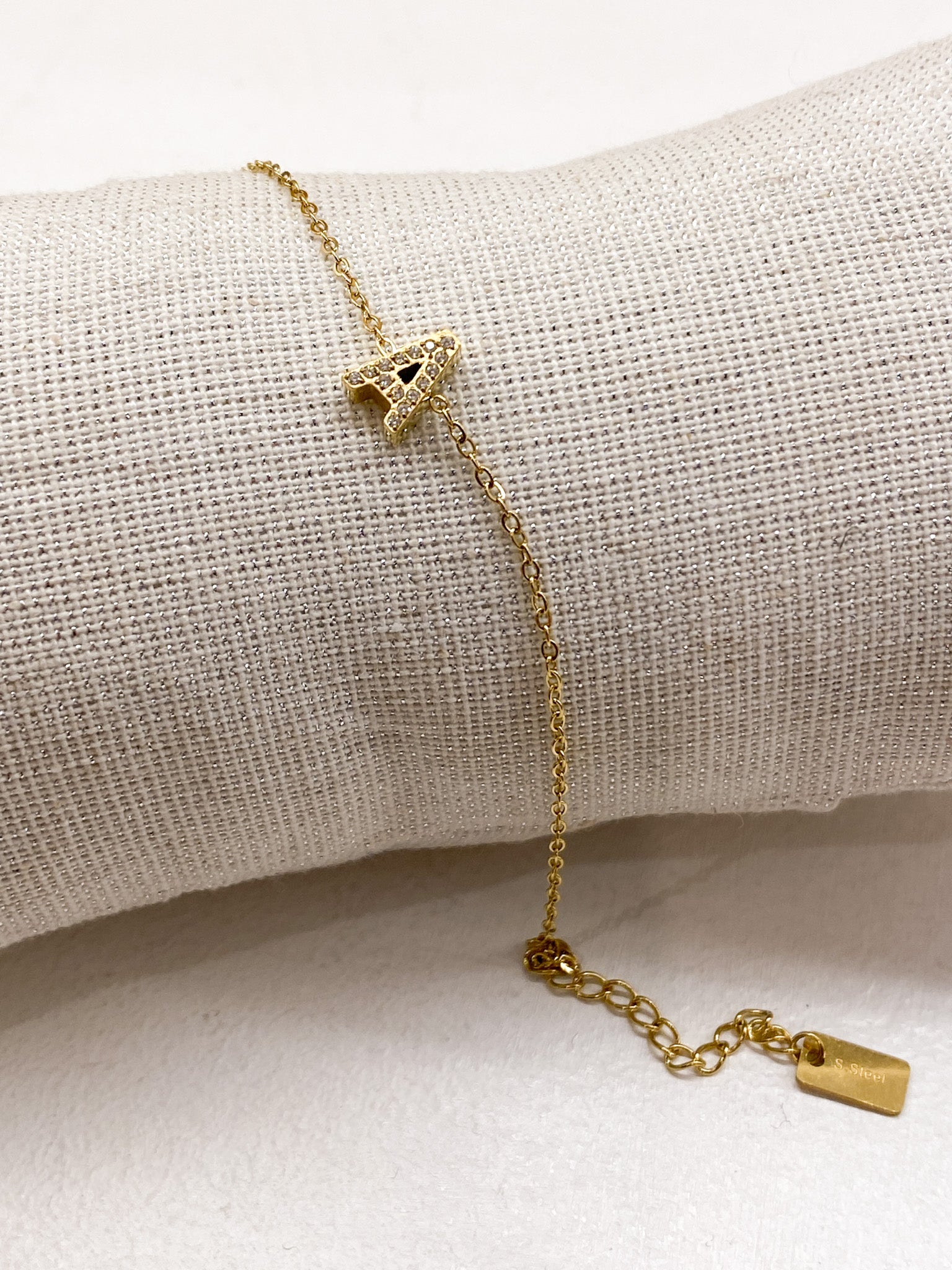 Bracelet A-Z lettre initiale acier inoxydable doré strass