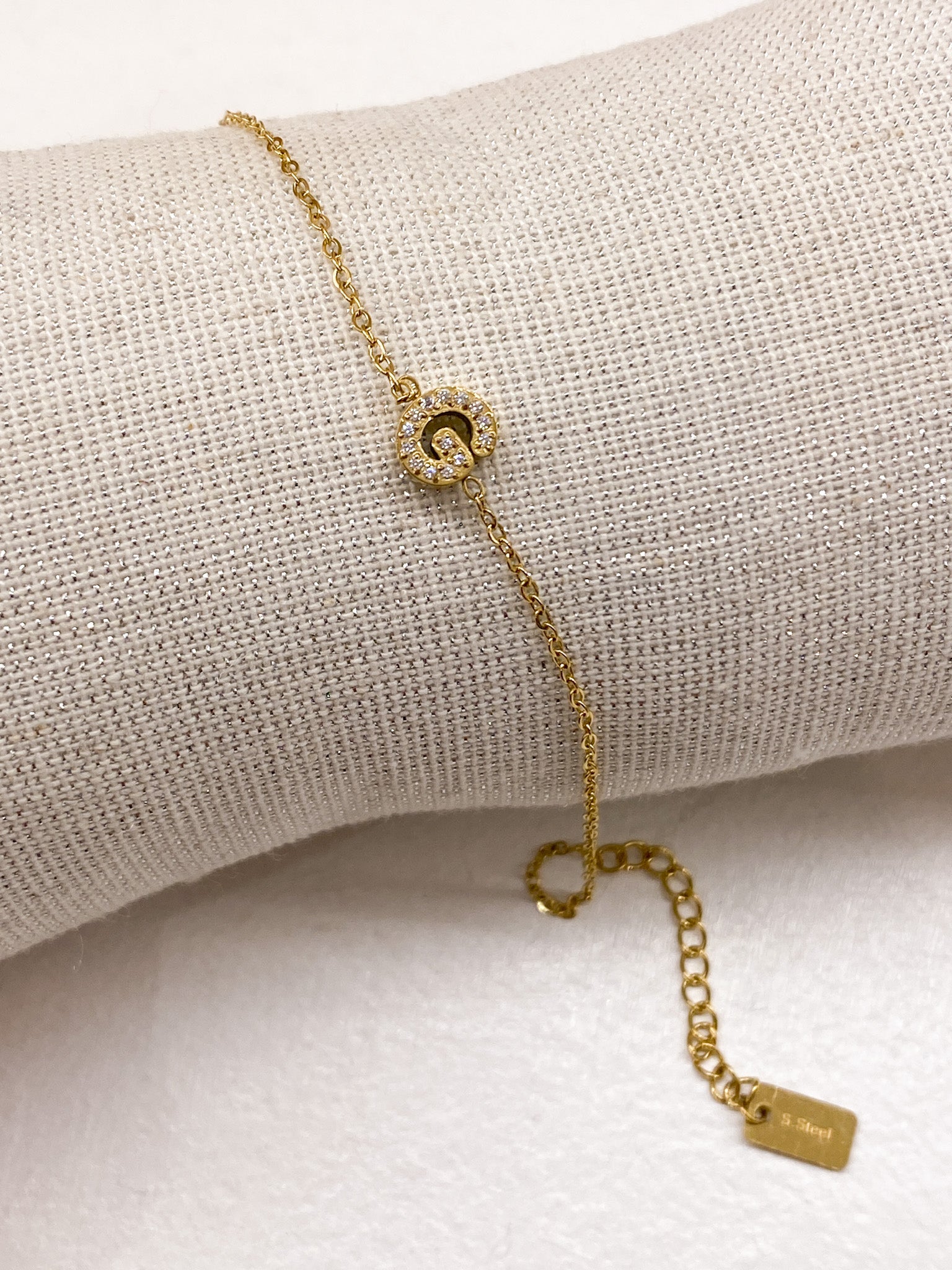 Bracelet A-Z lettre initiale acier inoxydable doré strass