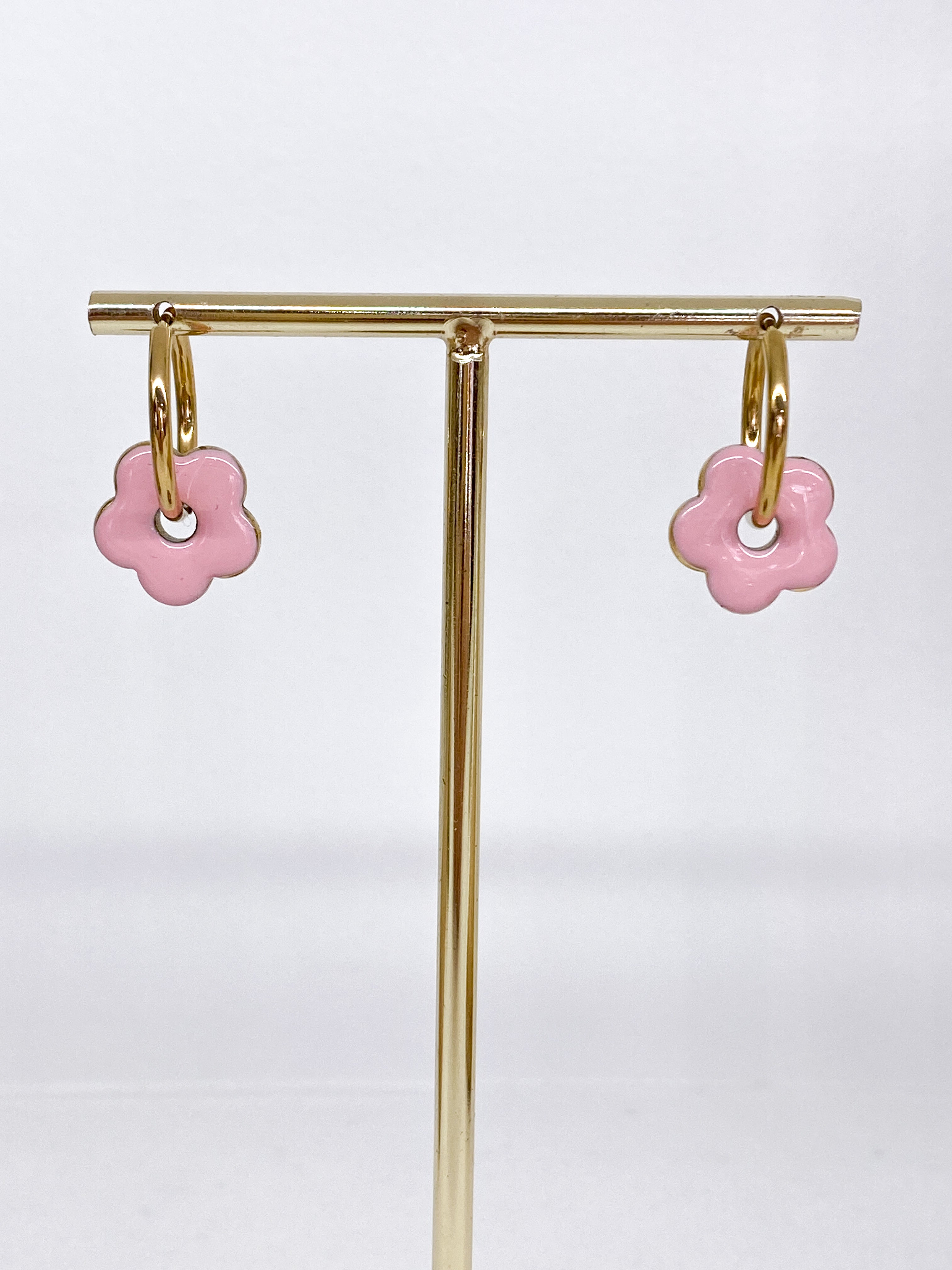 Créoles dorées avec pendentif fleur émaillée