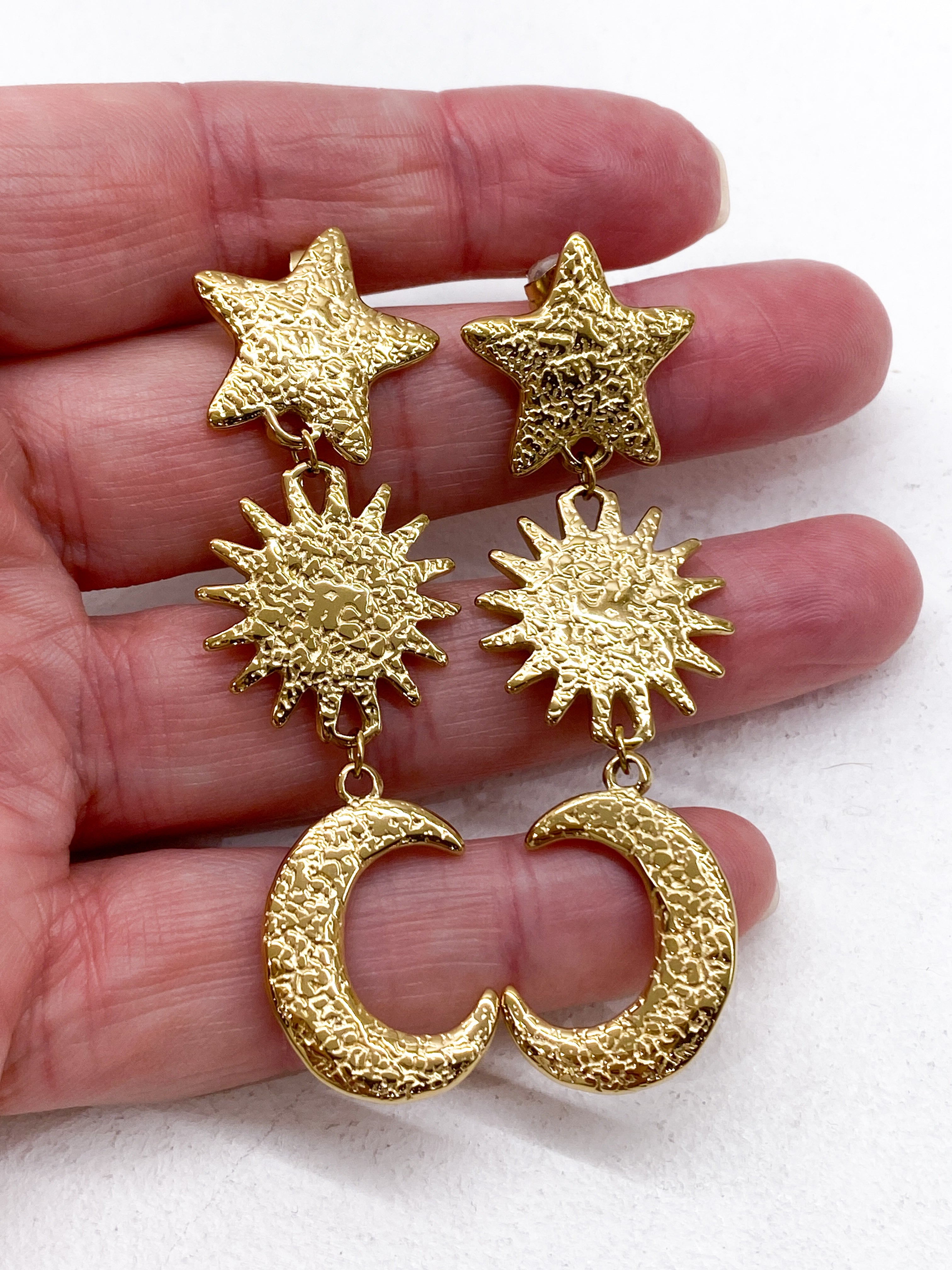 Boucles d’oreilles longues étoile soleil lune martelées
