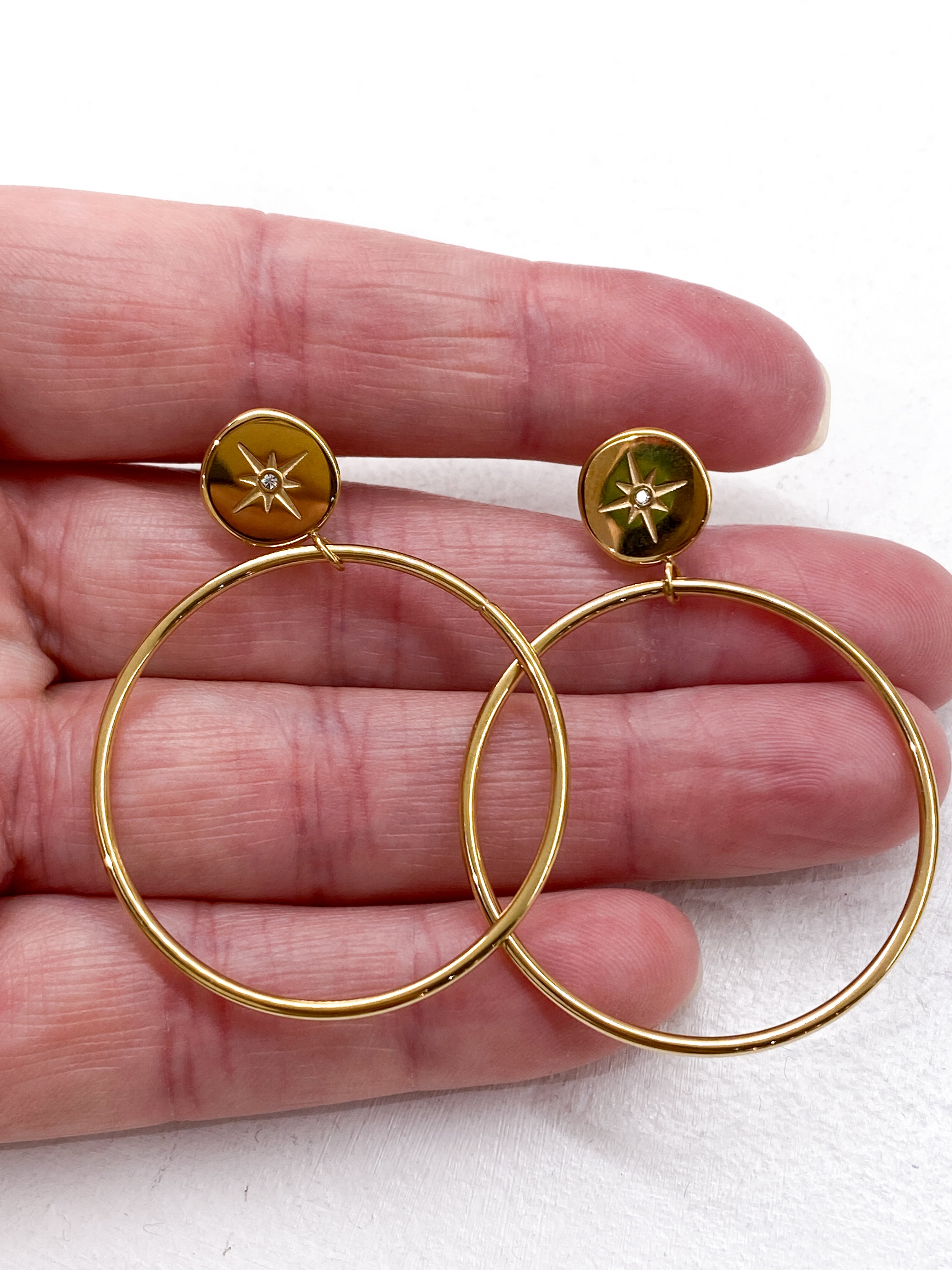 Boucles d’oreilles rondes avec étoile polaire strass
