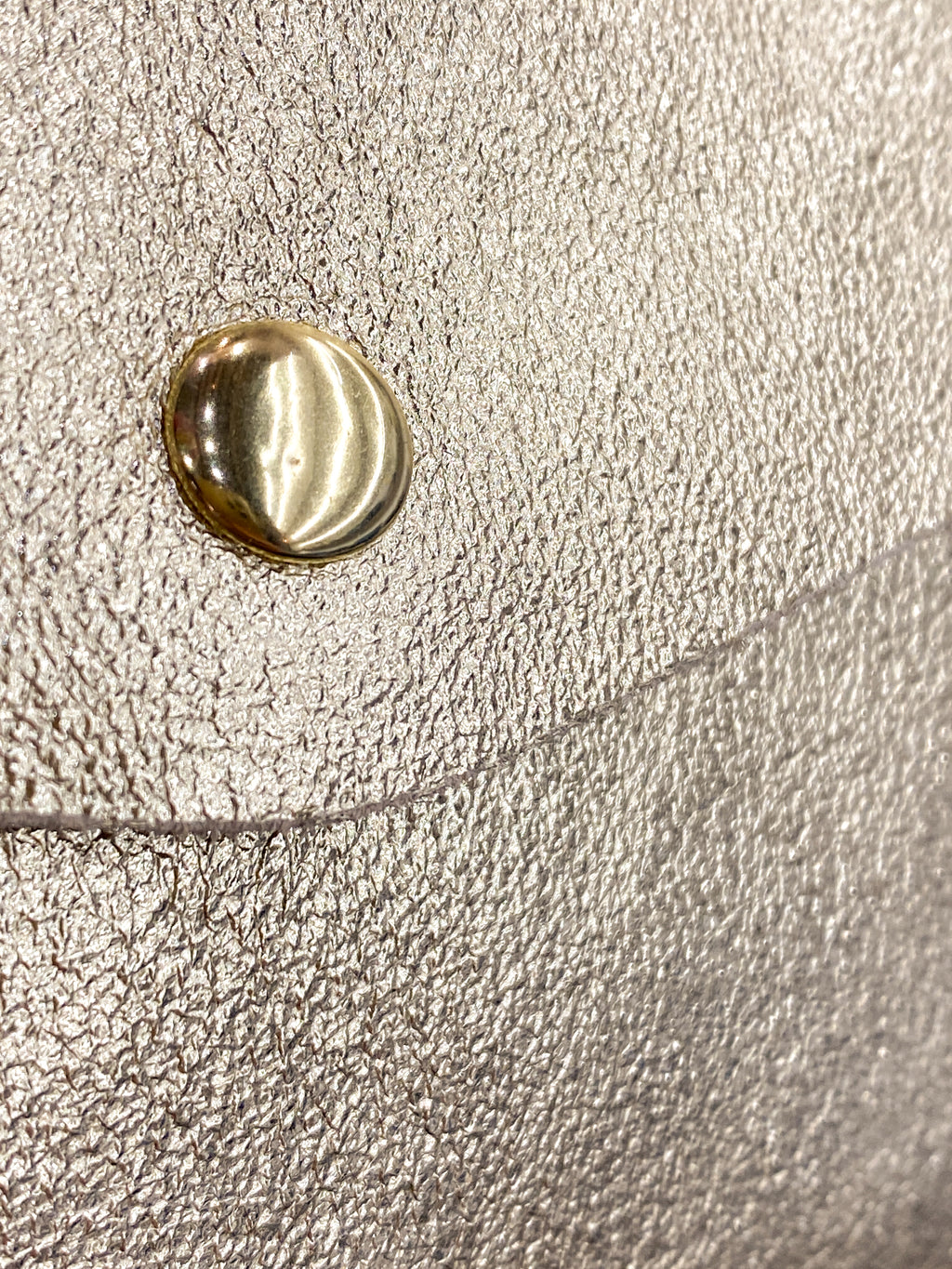 Sac femme en cuir irisé porté main et bandoulière