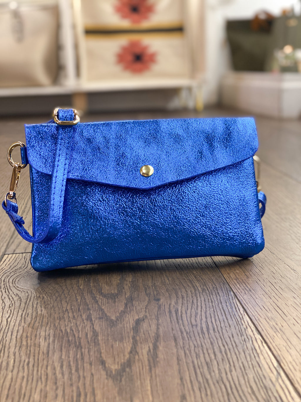 Sac femme en cuir irisé porté main et bandoulière
