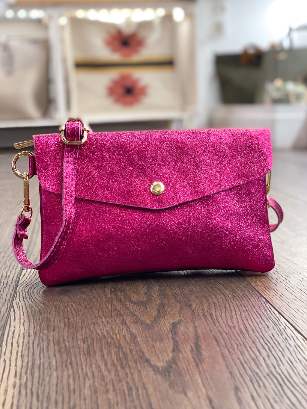 Sac femme en cuir irisé porté main et bandoulière