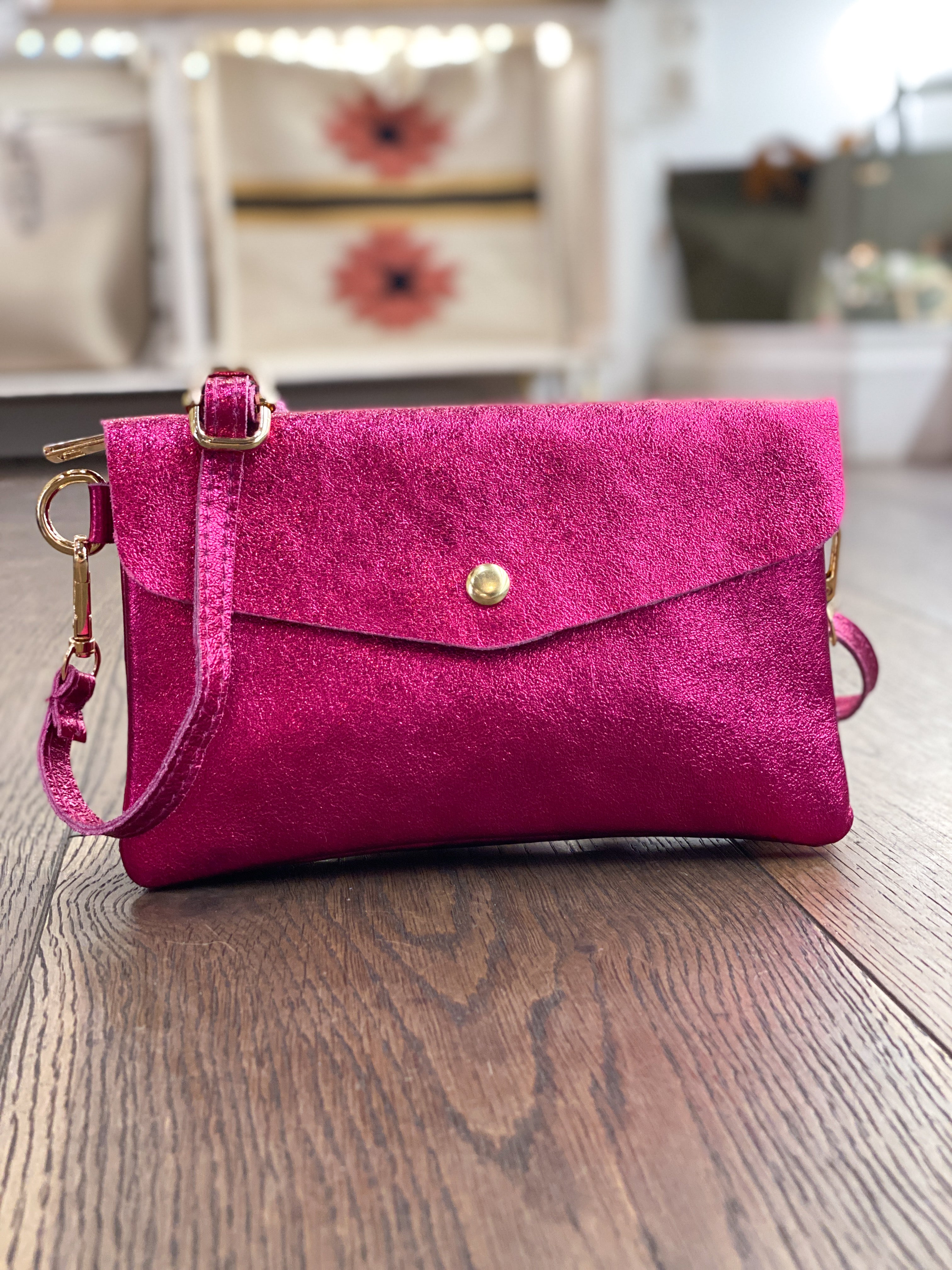 Sac femme en cuir irisé porté main et bandoulière