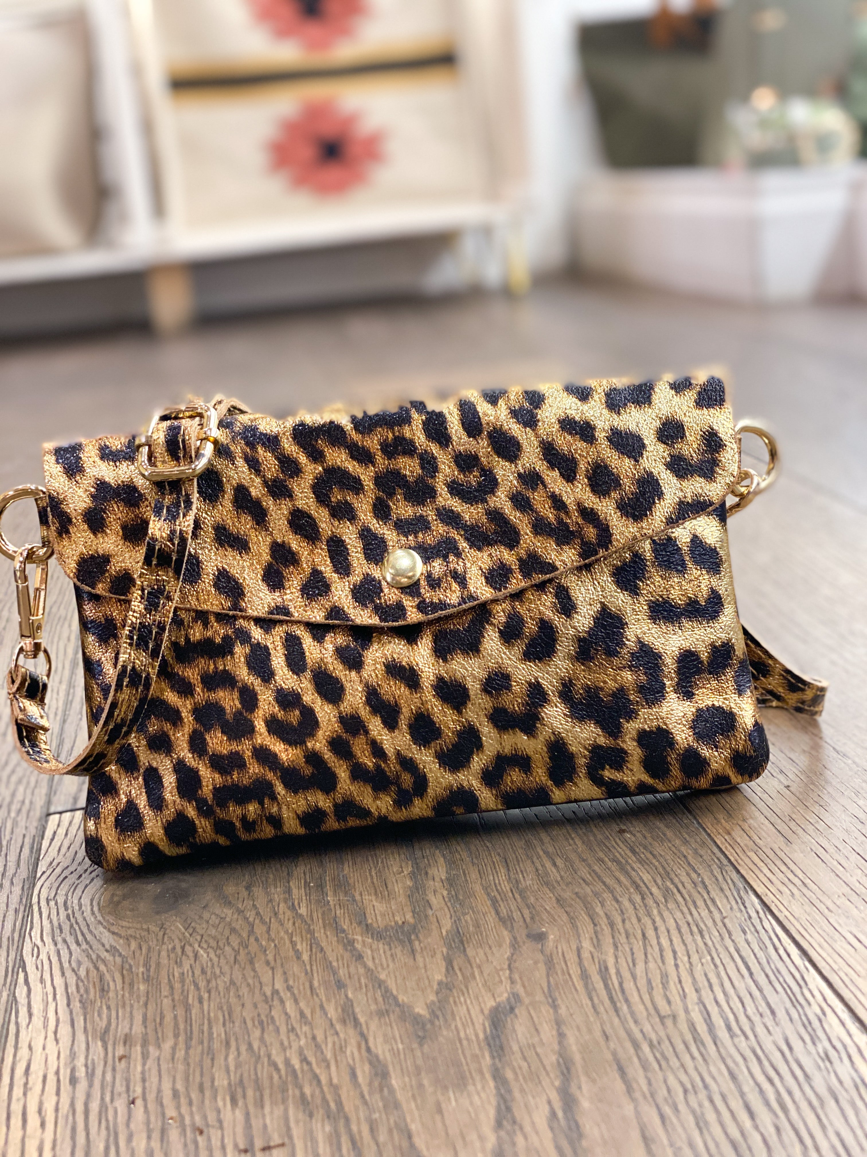 Sac femme en cuir irisé porté main et bandoulière