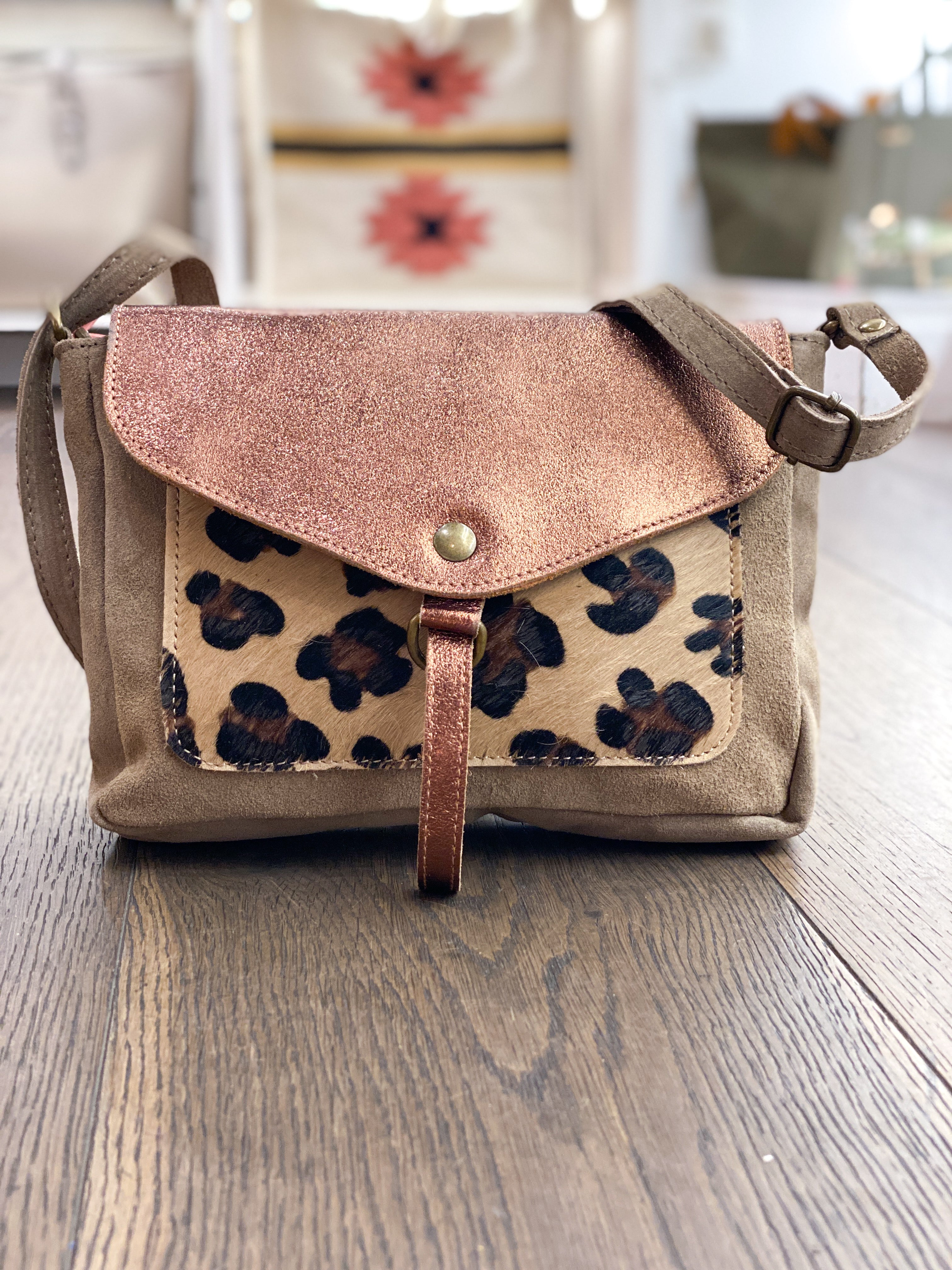 Sac bandoulière en cuir avec pochette léopard