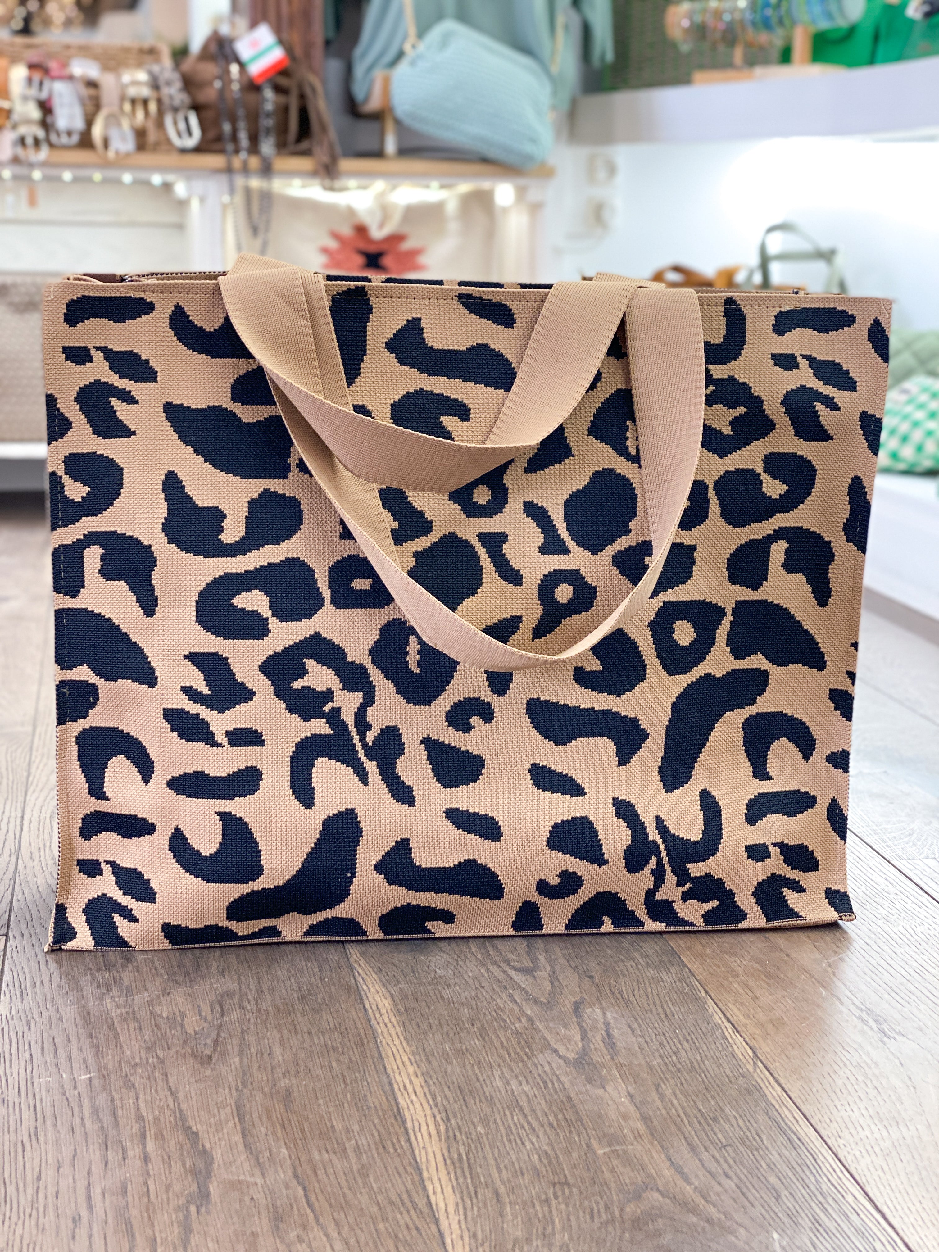 Grand sac cabas tressé imprimé léopard