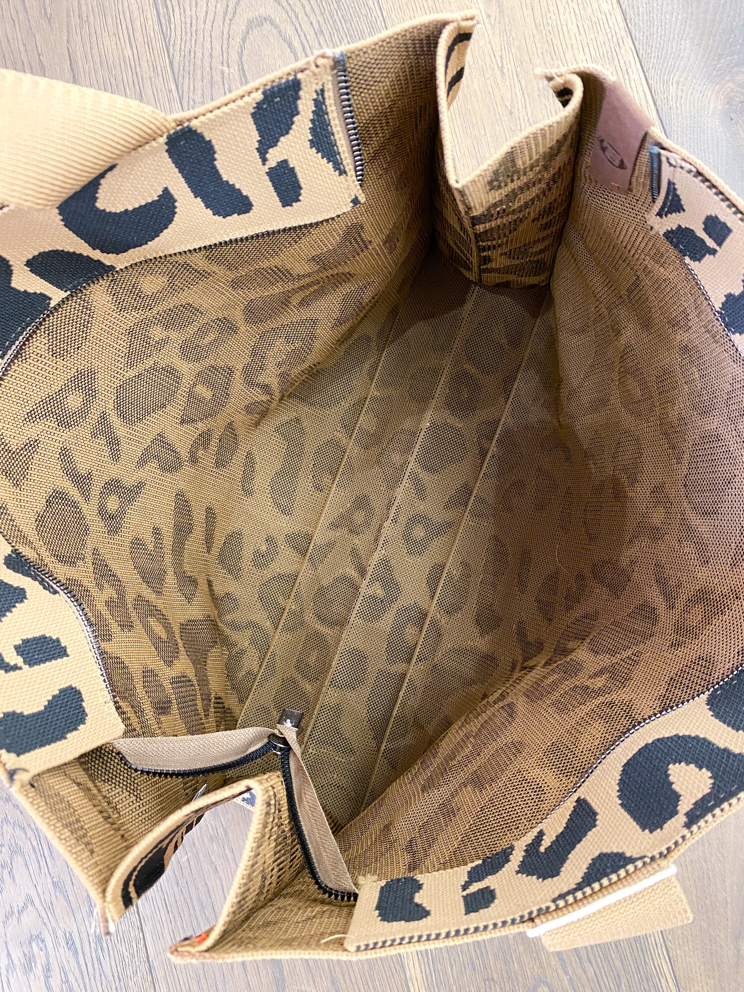 Grand sac cabas tressé imprimé léopard