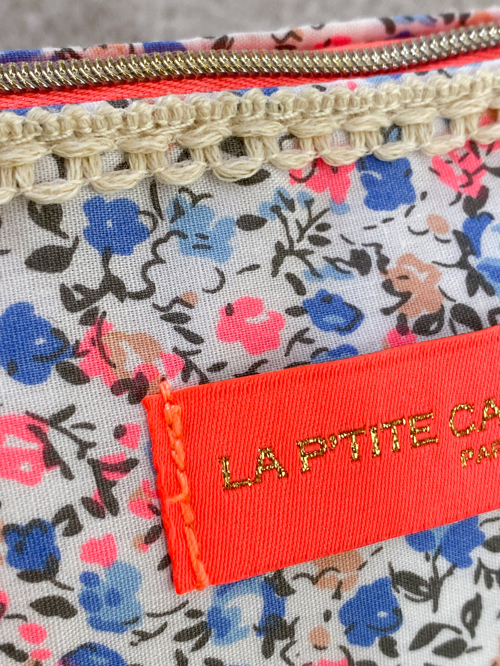 Pochette en coton zippée fleurie avec dentelle